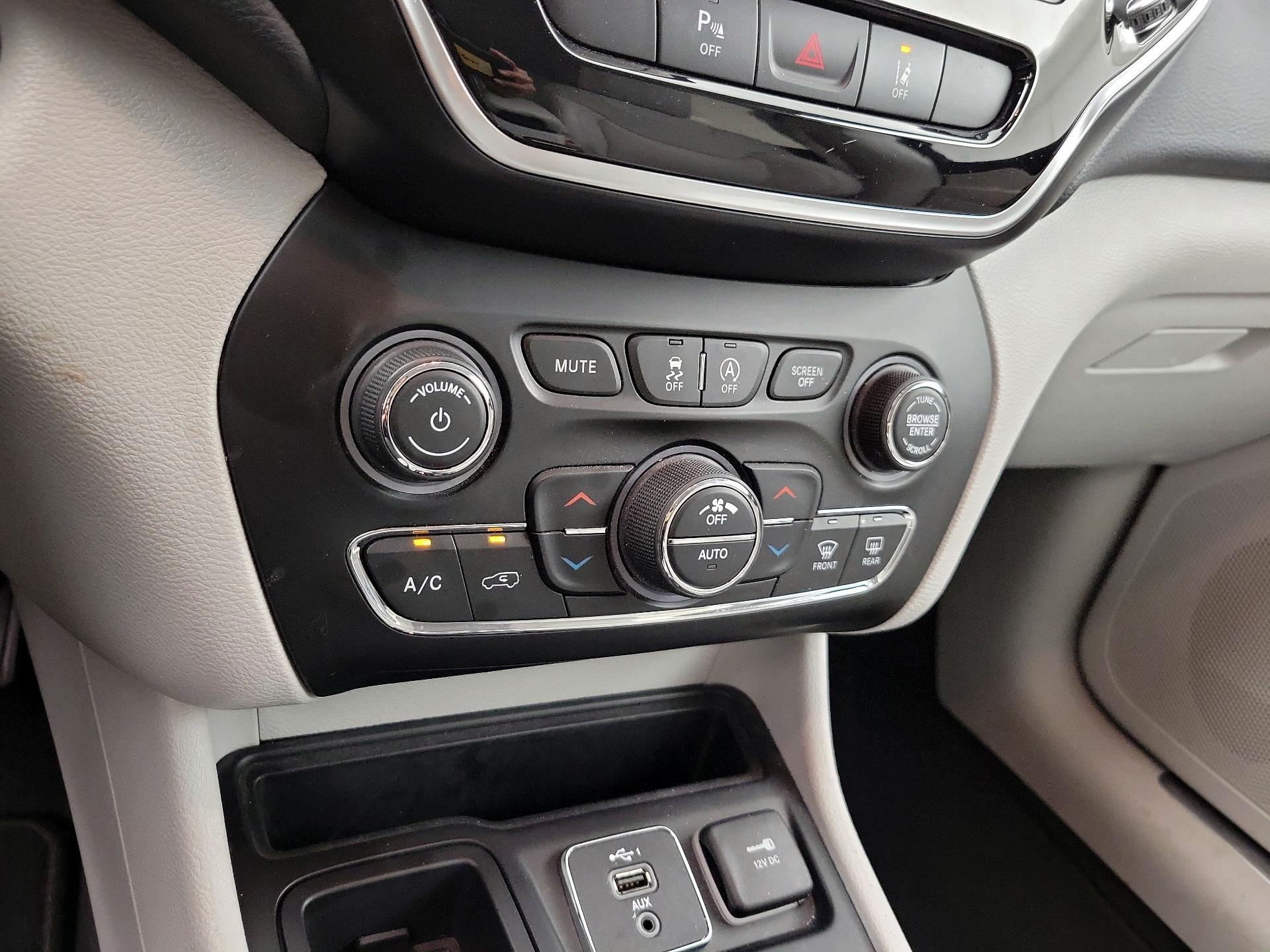 Thumbnail: 2020 Jeep Cherokee - 17