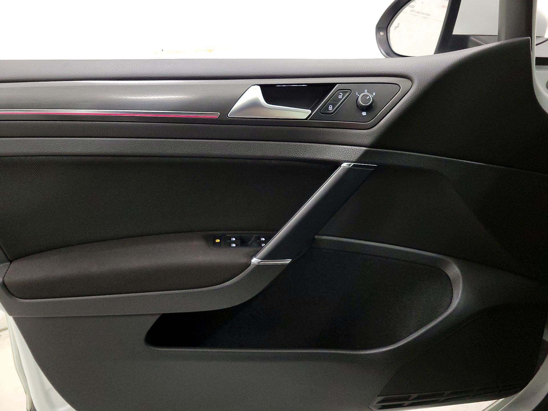 Thumbnail: 2019 Volkswagen Golf - 12