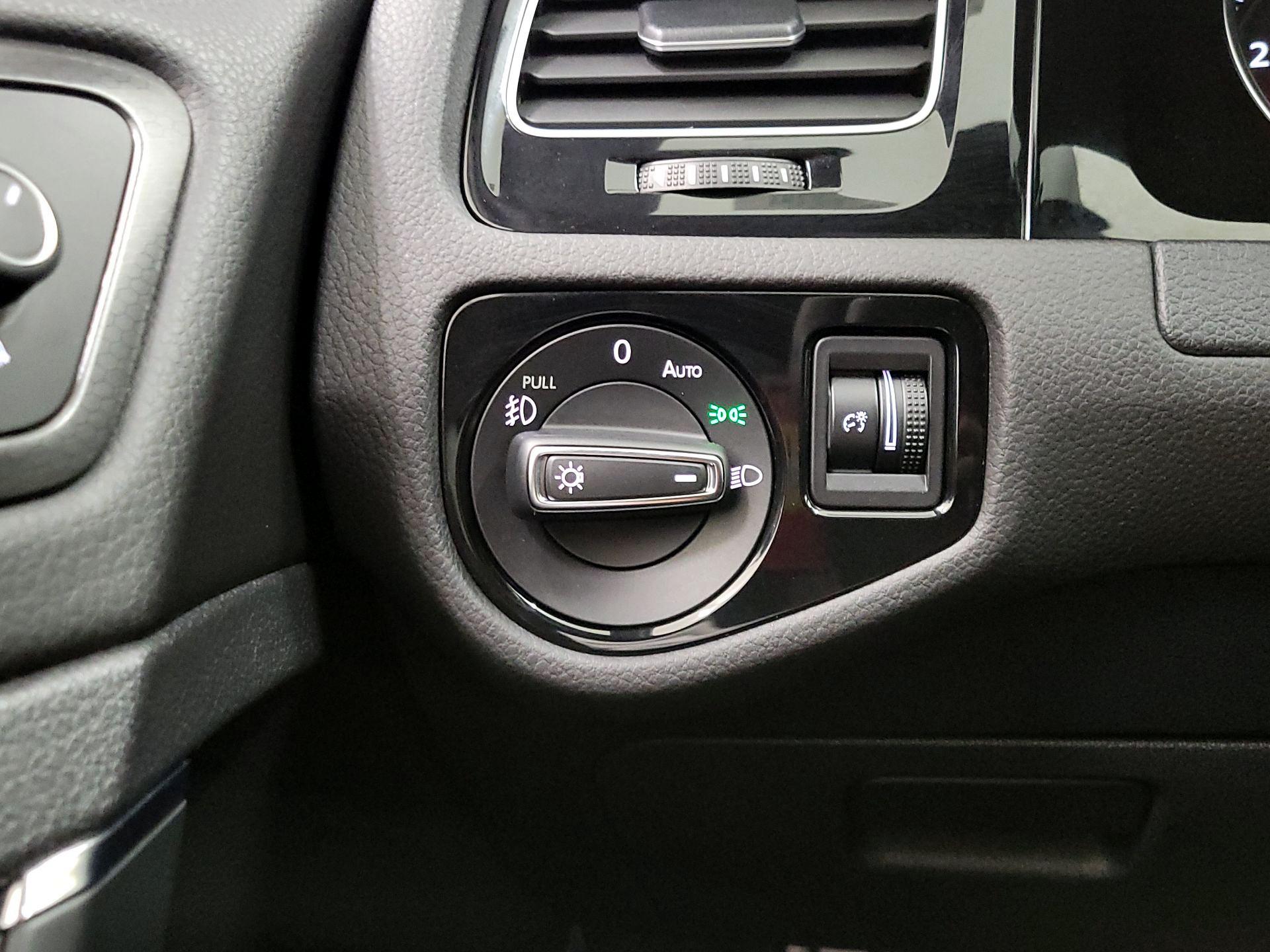 Thumbnail: 2019 Volkswagen Golf - 13