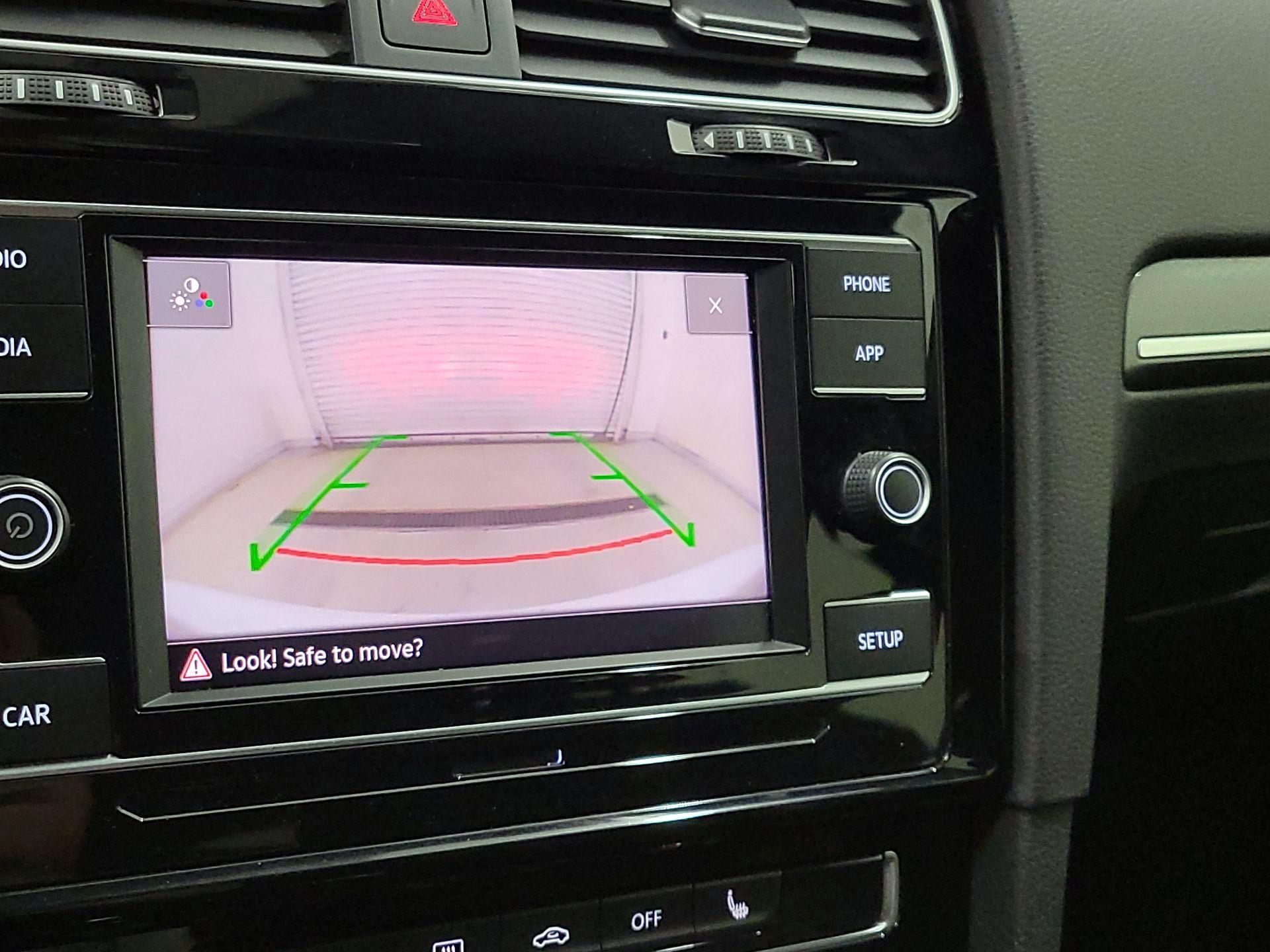 Thumbnail: 2019 Volkswagen Golf - 14