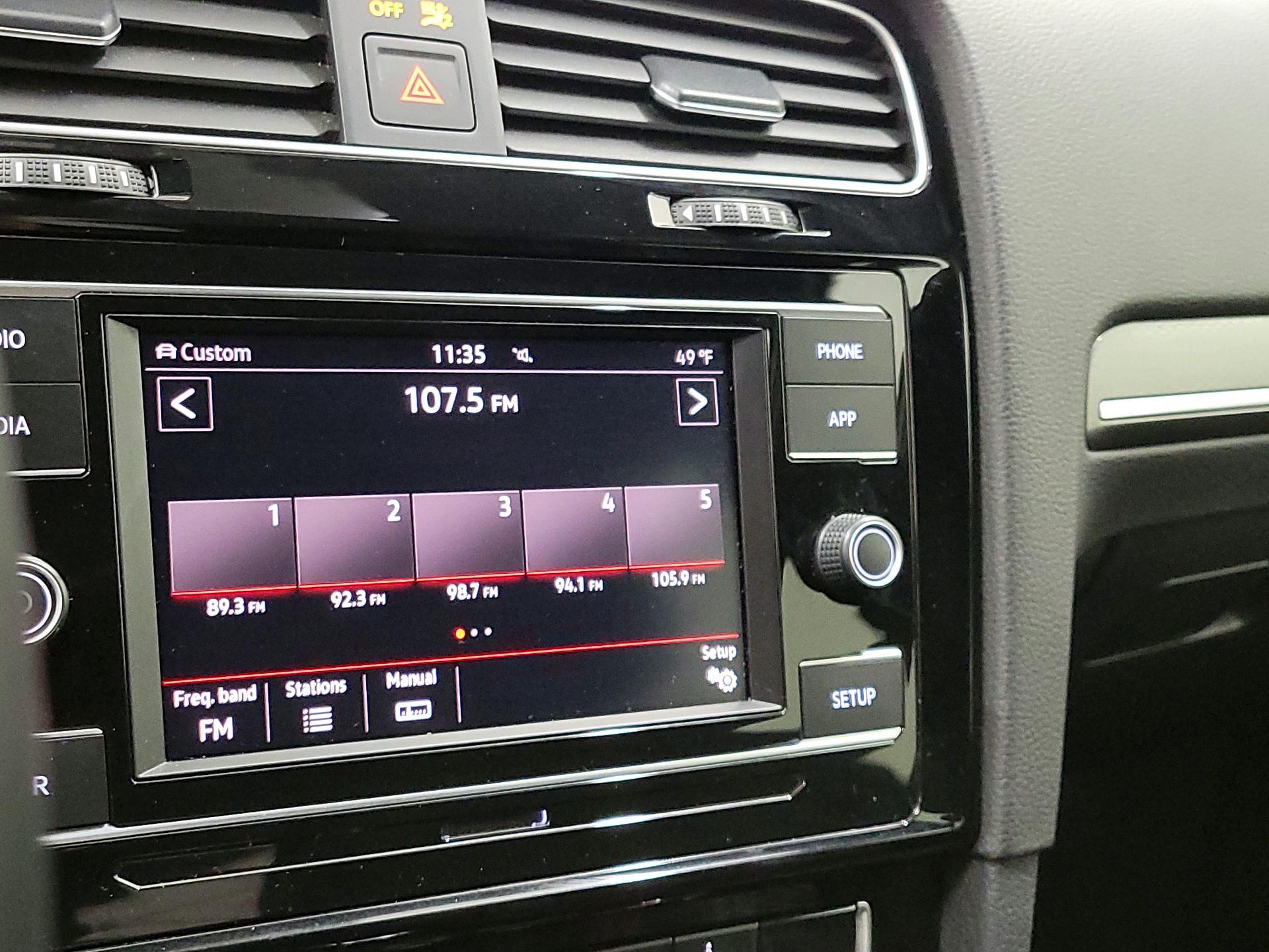 Thumbnail: 2019 Volkswagen Golf - 15