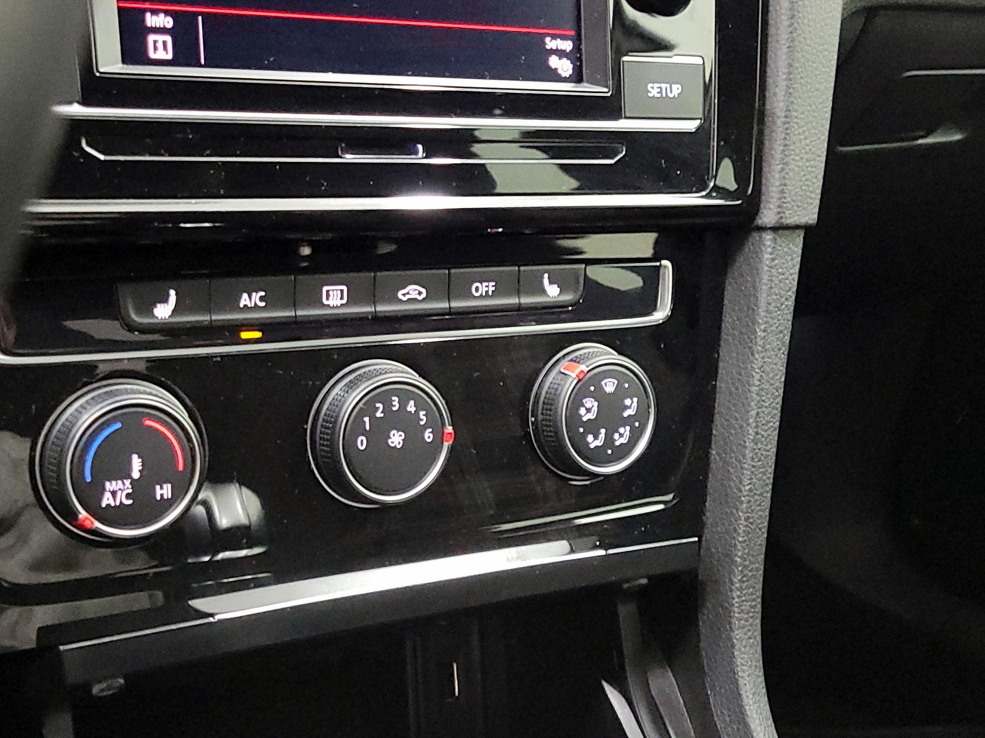 Thumbnail: 2019 Volkswagen Golf - 16