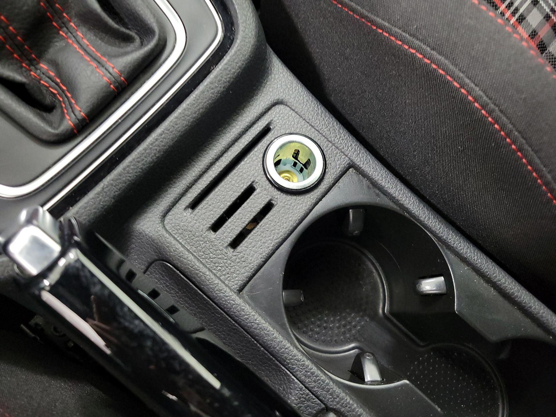 Thumbnail: 2019 Volkswagen Golf - 18