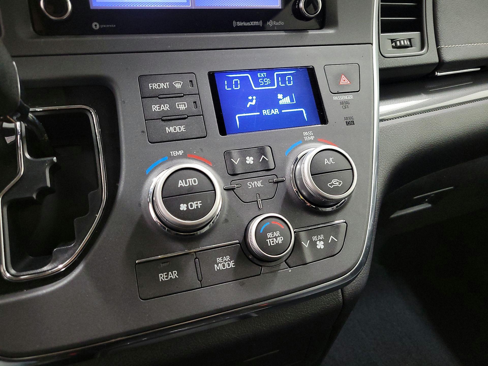 Thumbnail: 2019 Toyota Sienna - 15