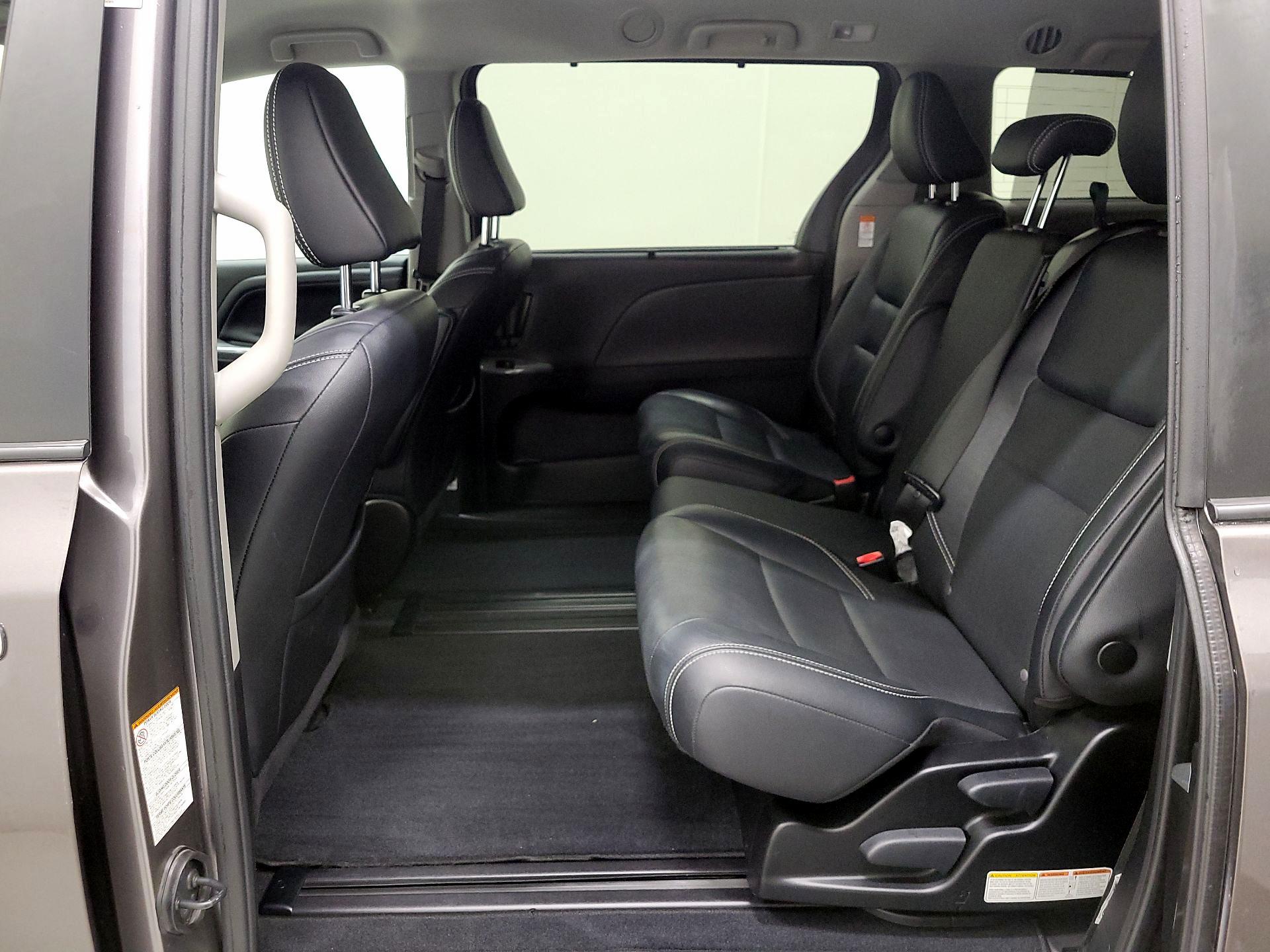 Thumbnail: 2019 Toyota Sienna - 18