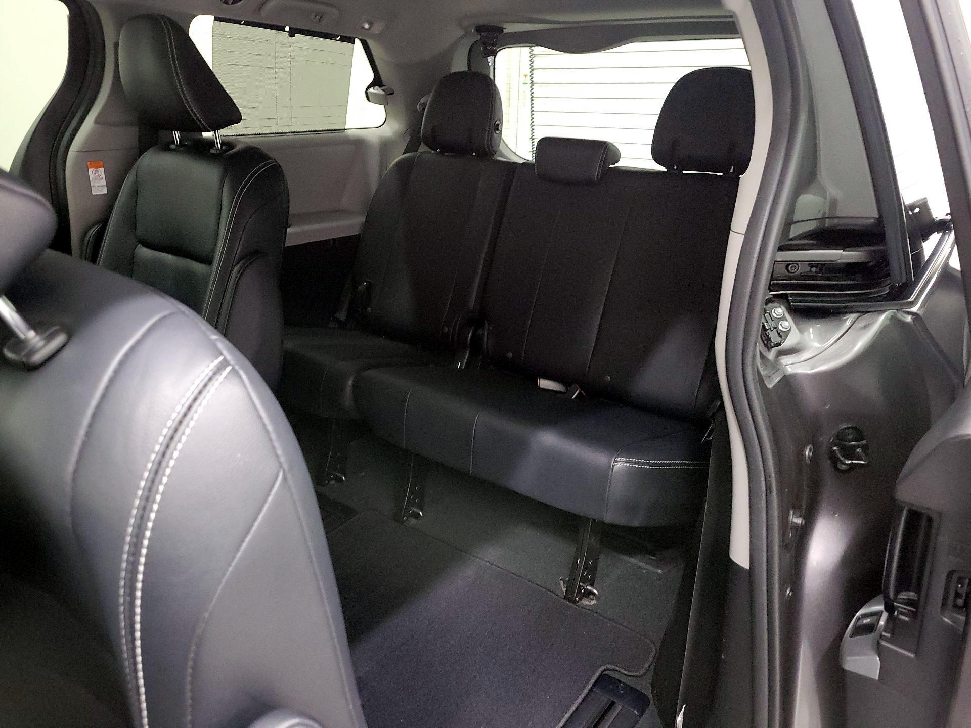 Thumbnail: 2019 Toyota Sienna - 19