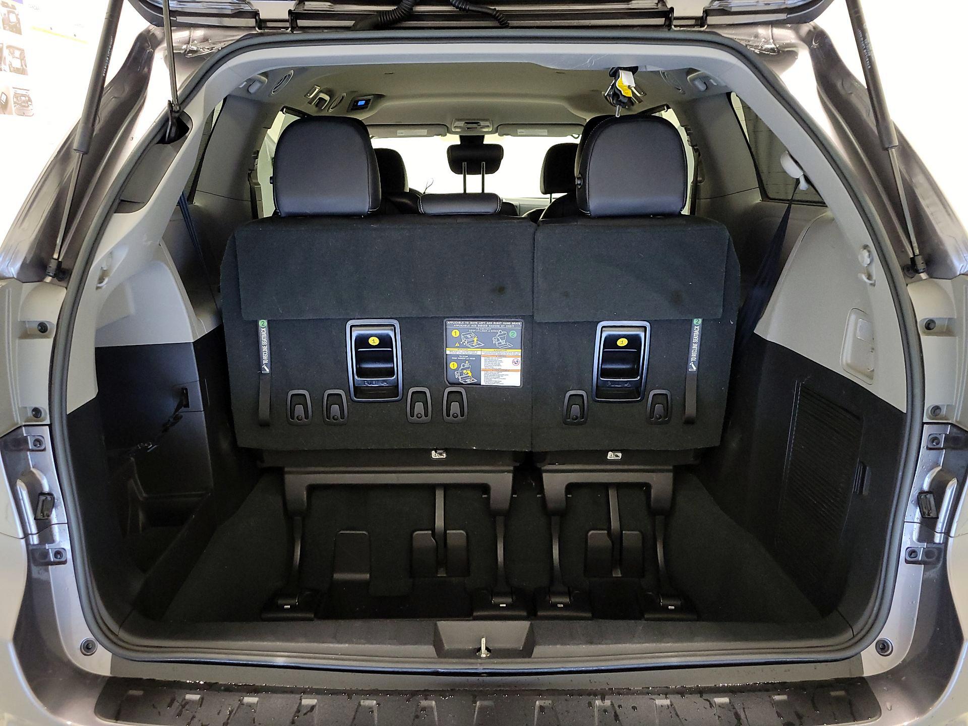 Thumbnail: 2019 Toyota Sienna - 20