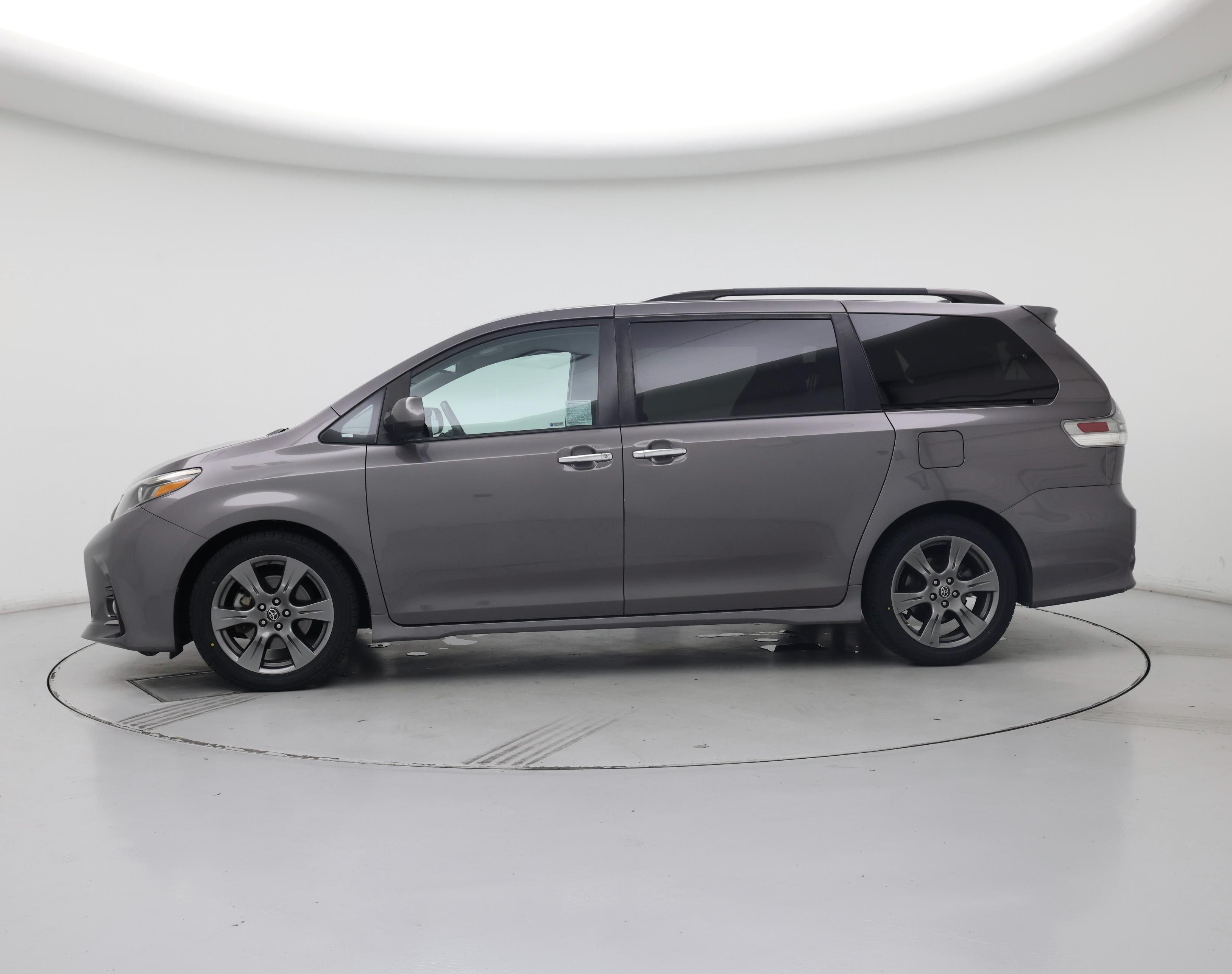 Thumbnail: 2019 Toyota Sienna - 3