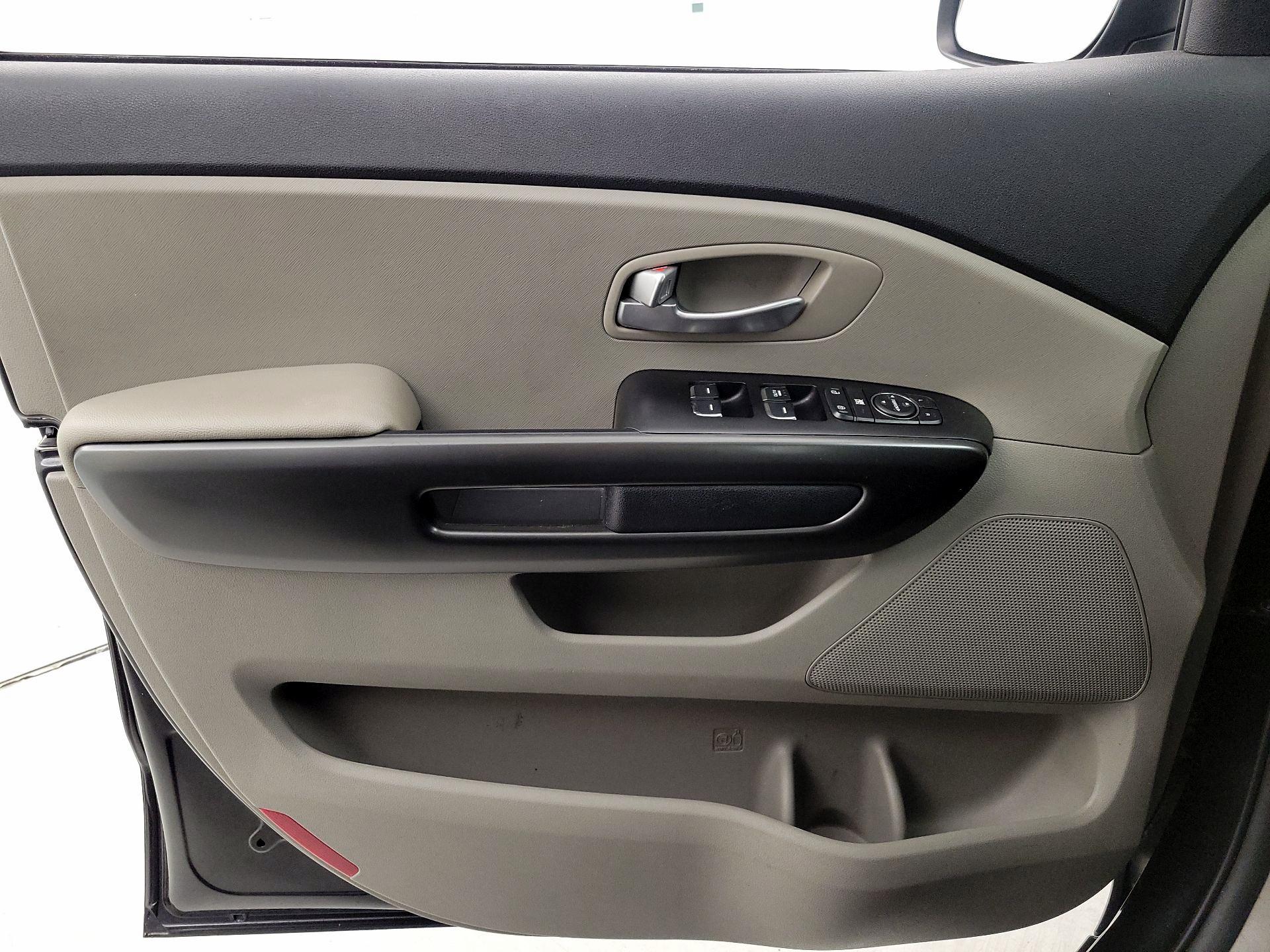 Thumbnail: 2021 Kia Sedona - 12