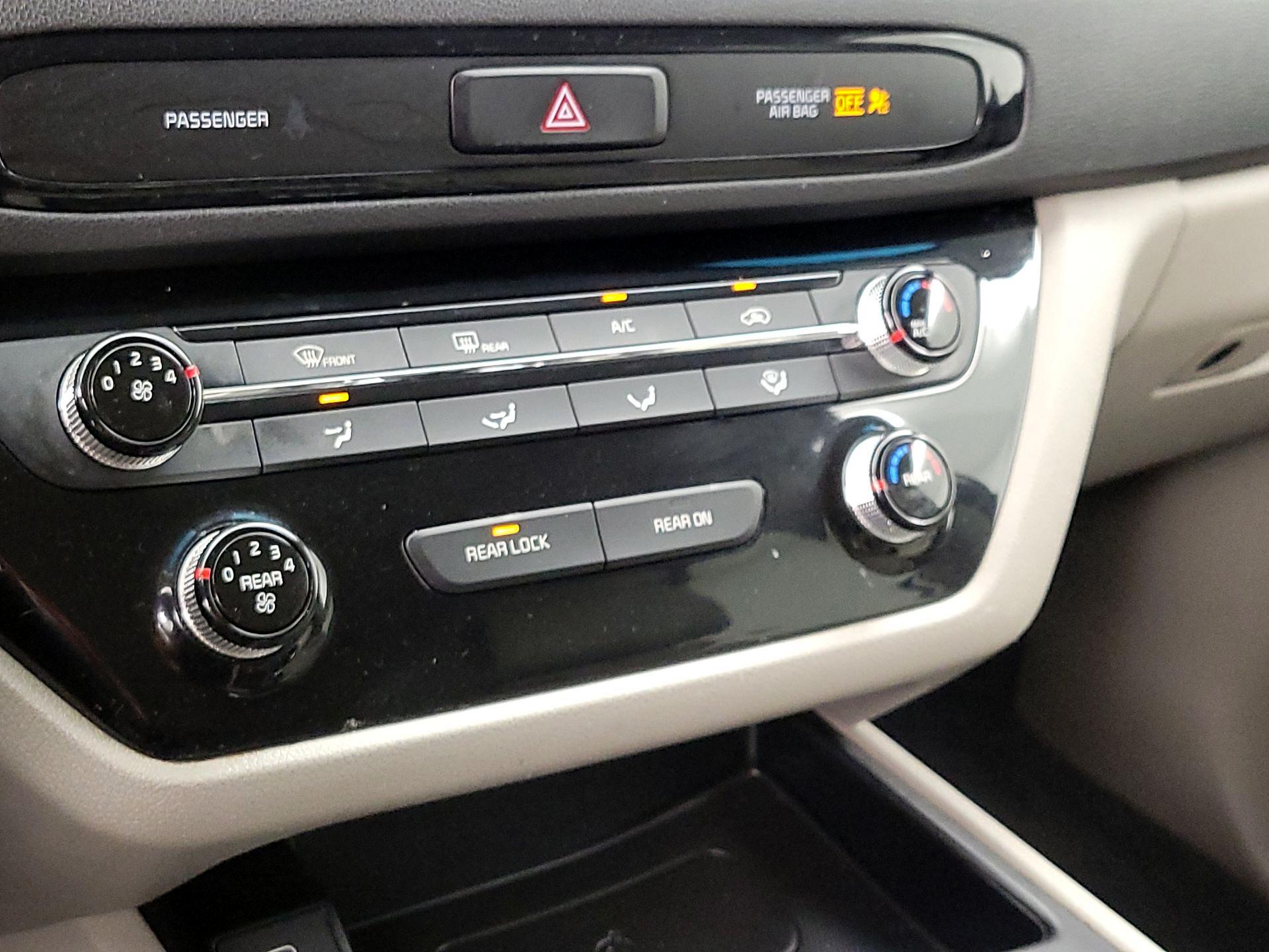 Thumbnail: 2021 Kia Sedona - 16