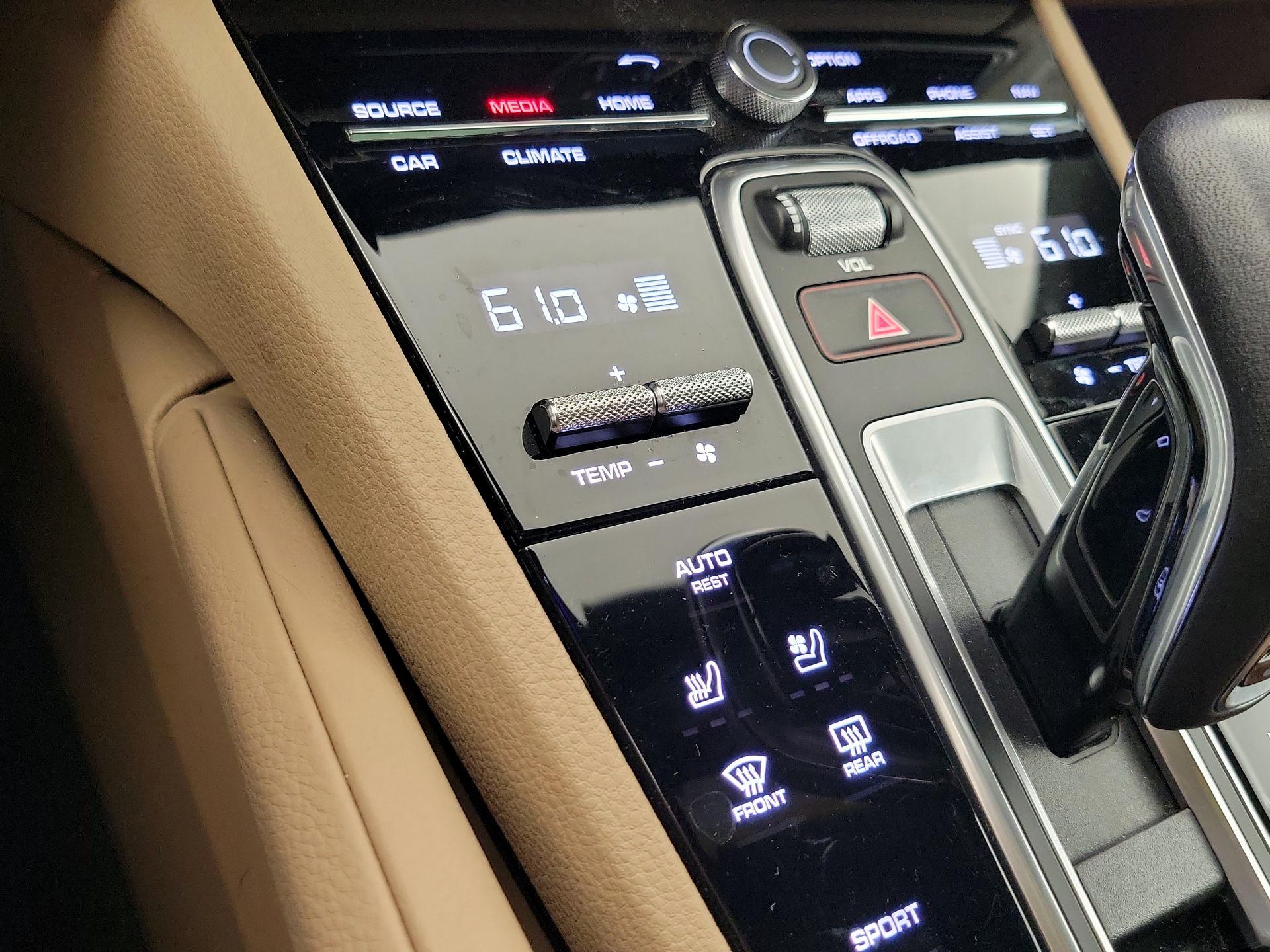 Thumbnail: 2023 Porsche Cayenne - 17