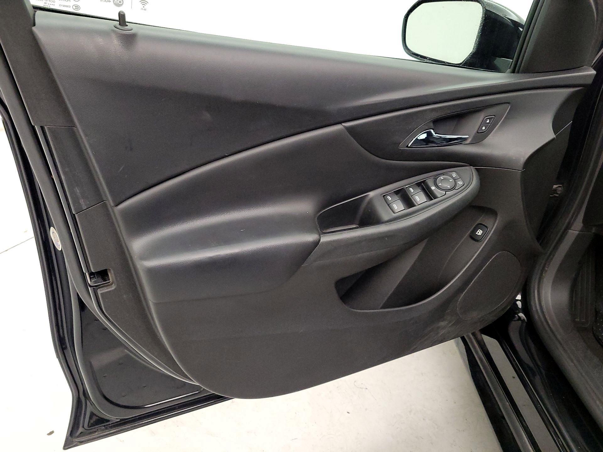 Thumbnail: 2018 Chevrolet Volt - 12