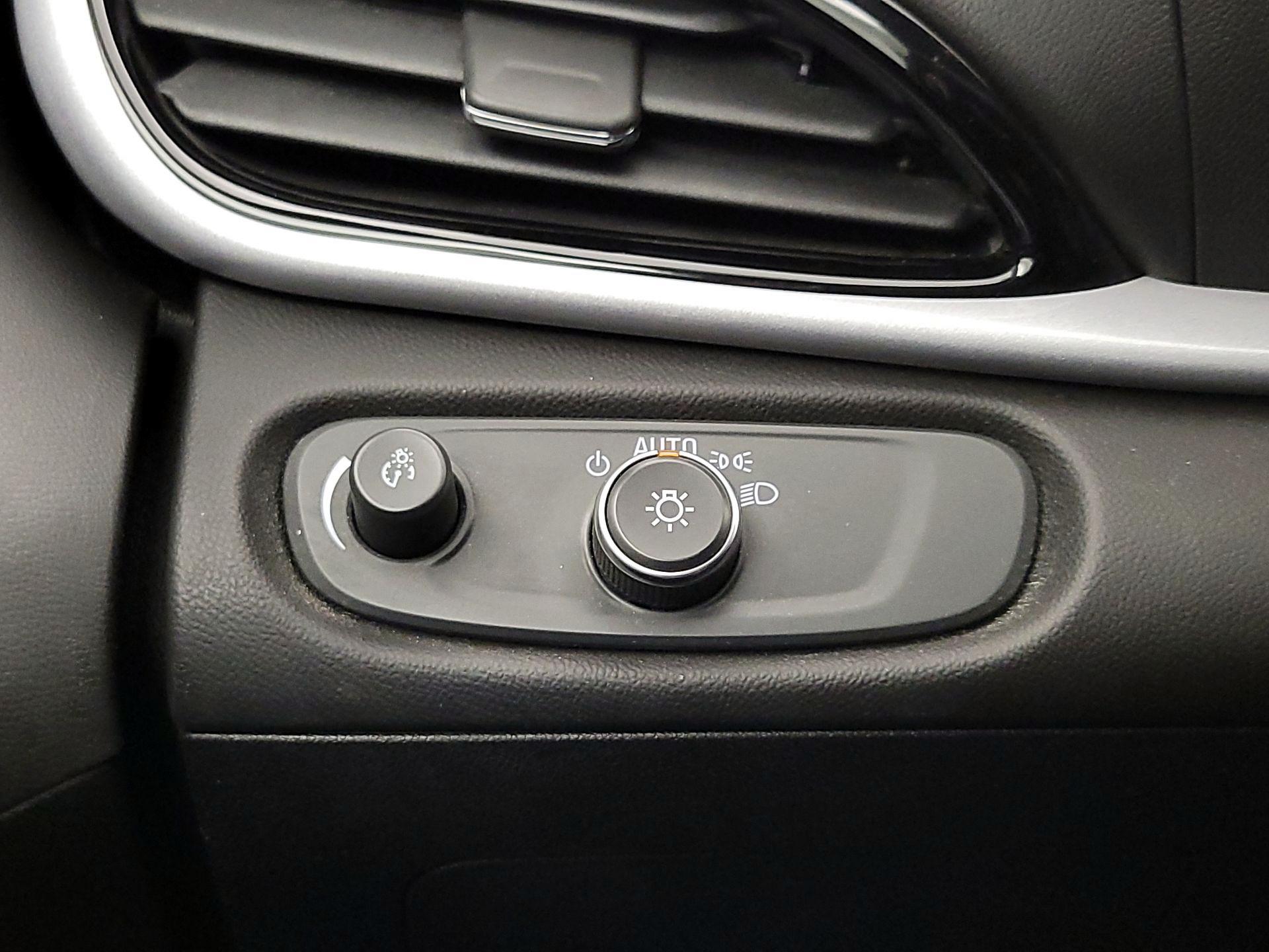 Thumbnail: 2018 Chevrolet Volt - 13