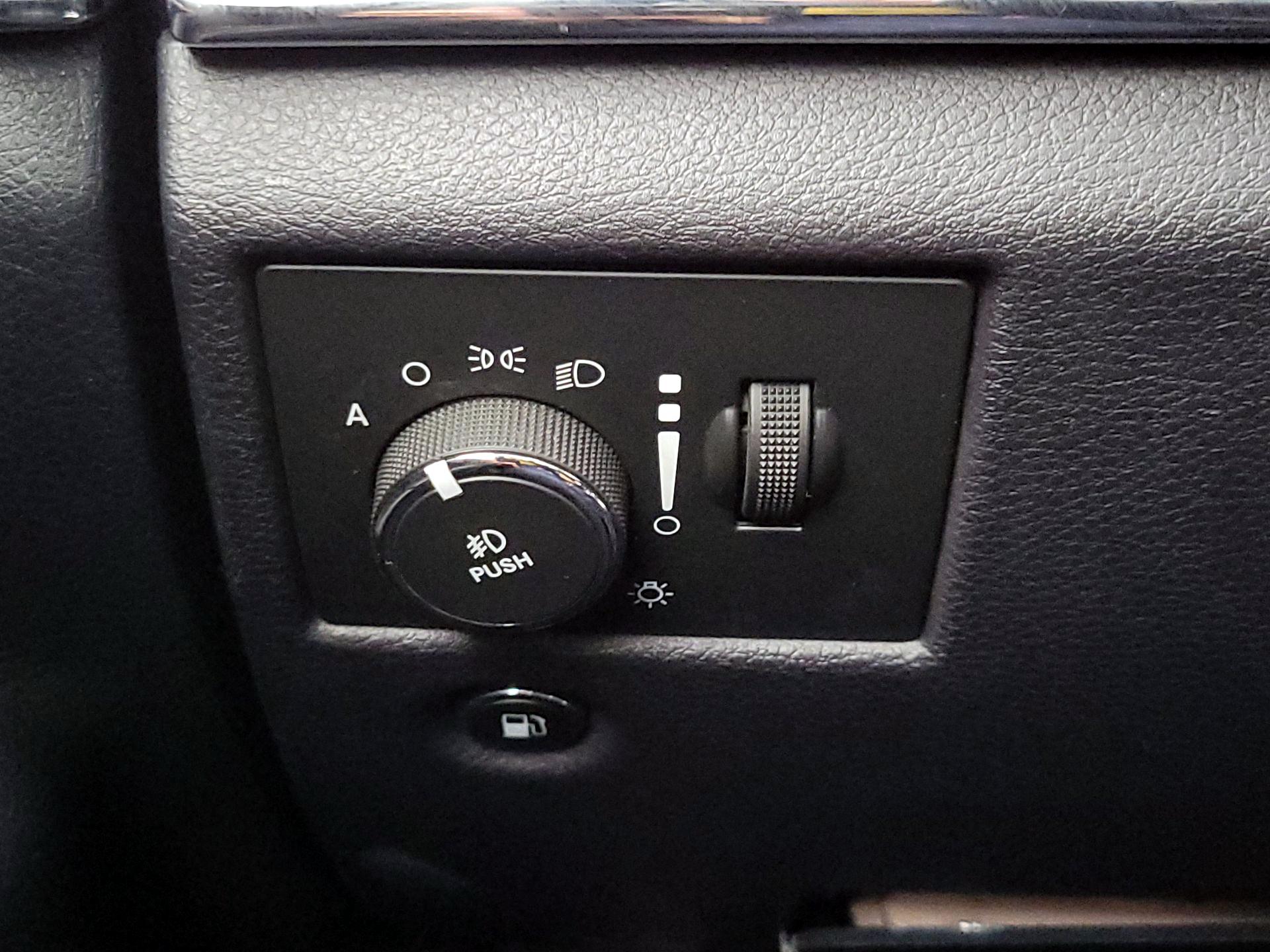 Thumbnail: 2015 Jeep Grand Cherokee - 13