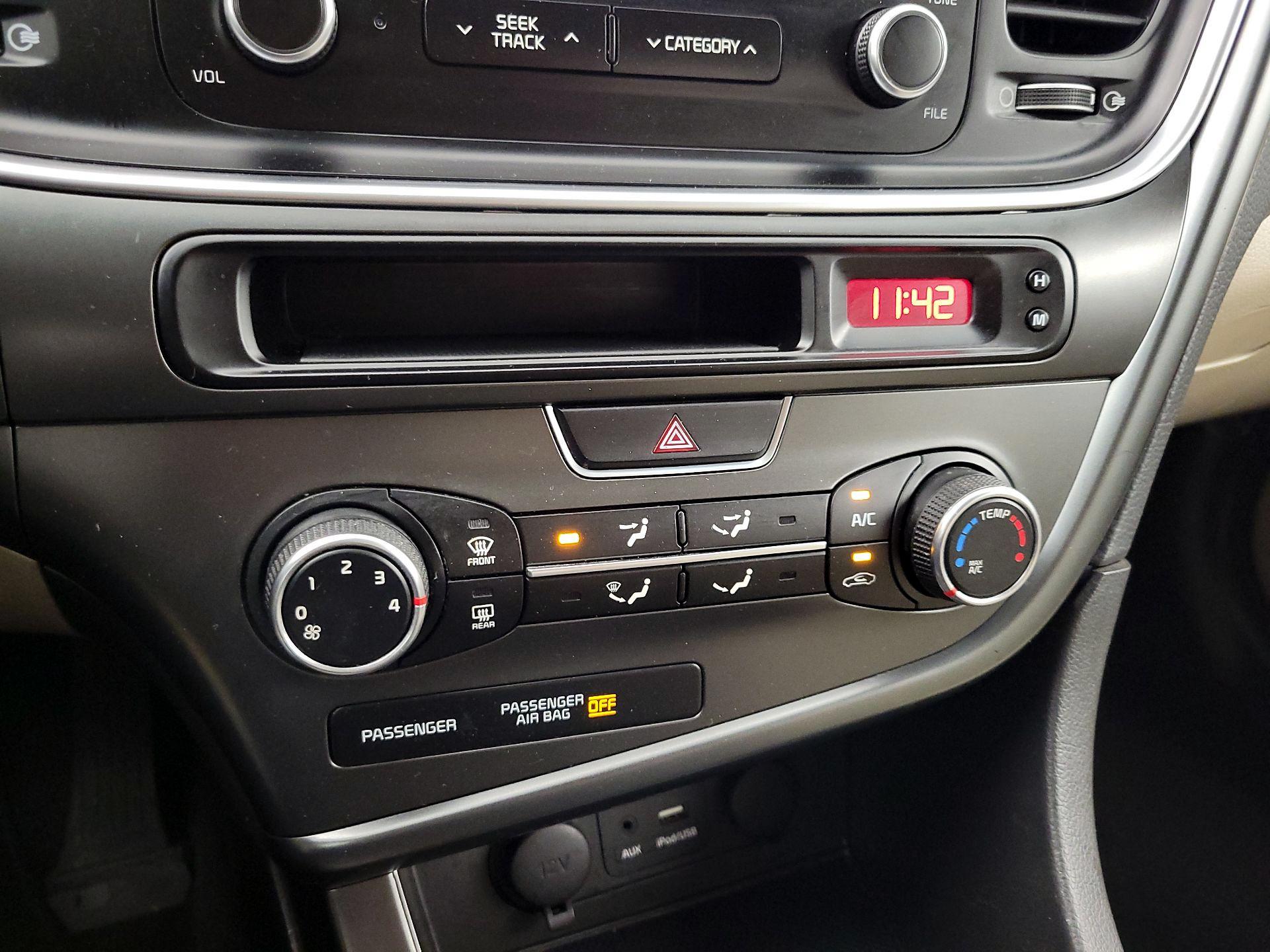 Thumbnail: 2015 Kia Optima - 15