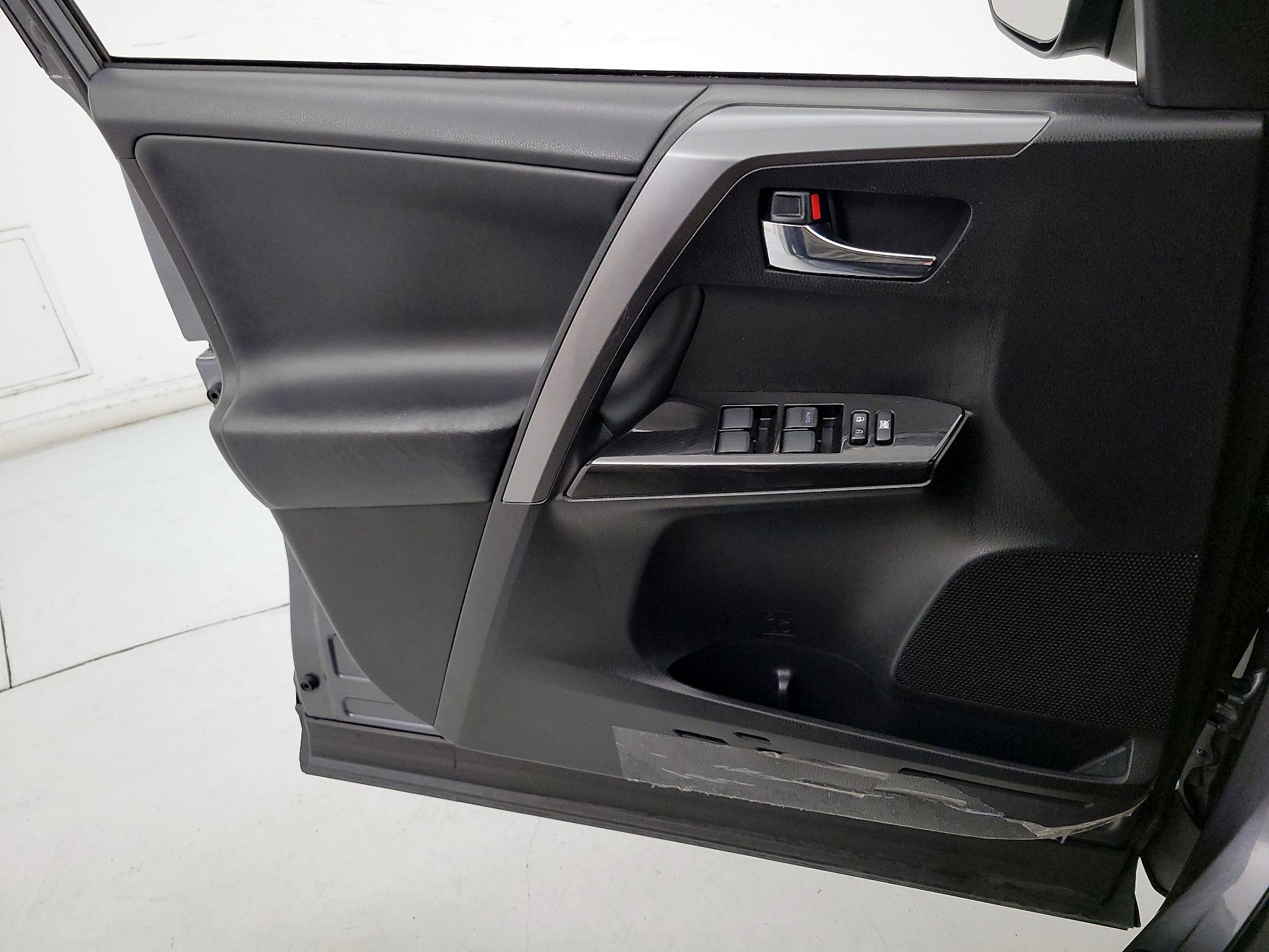 Thumbnail: 2017 Toyota RAV4 - 12