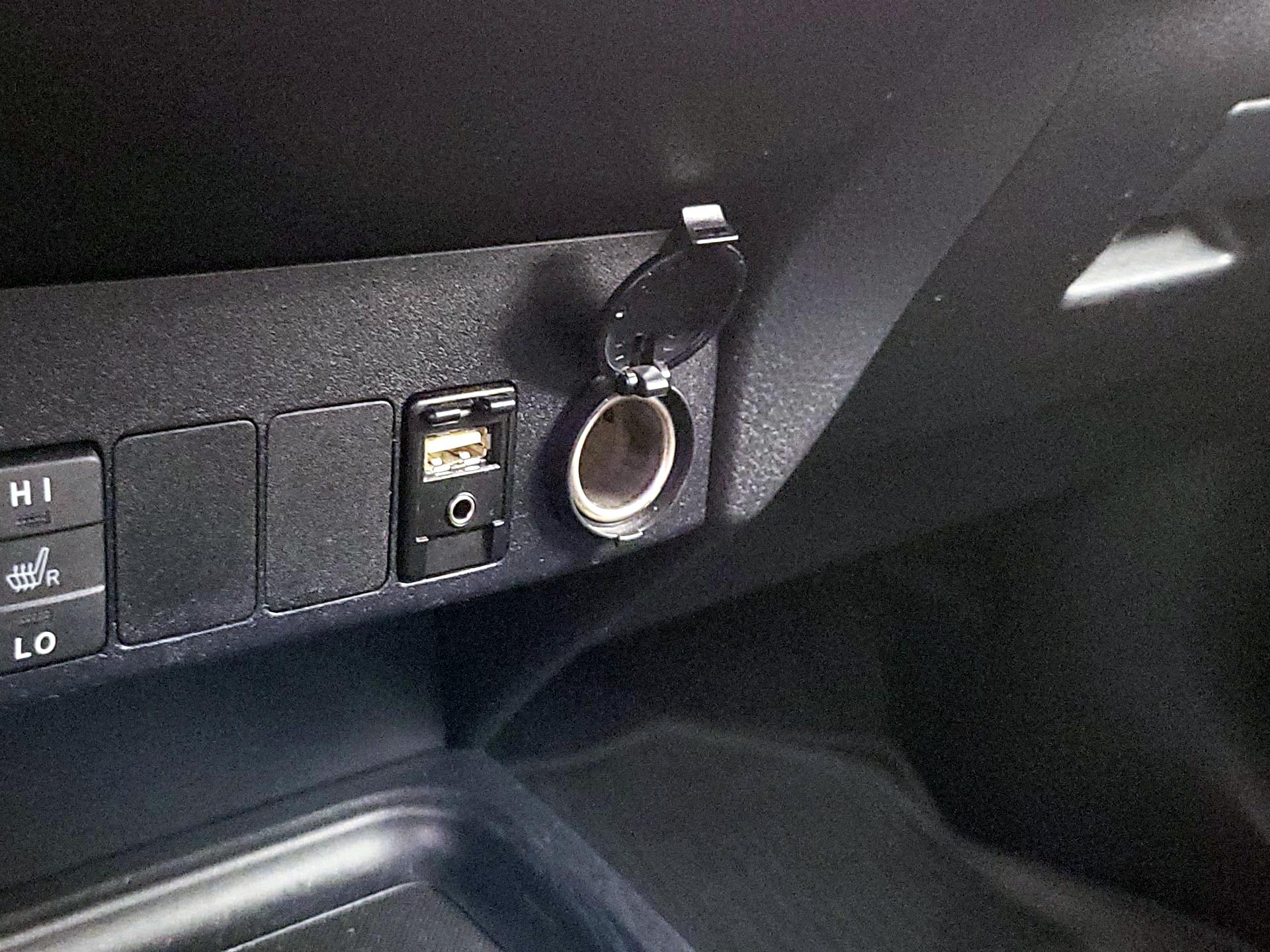 Thumbnail: 2017 Toyota RAV4 - 18