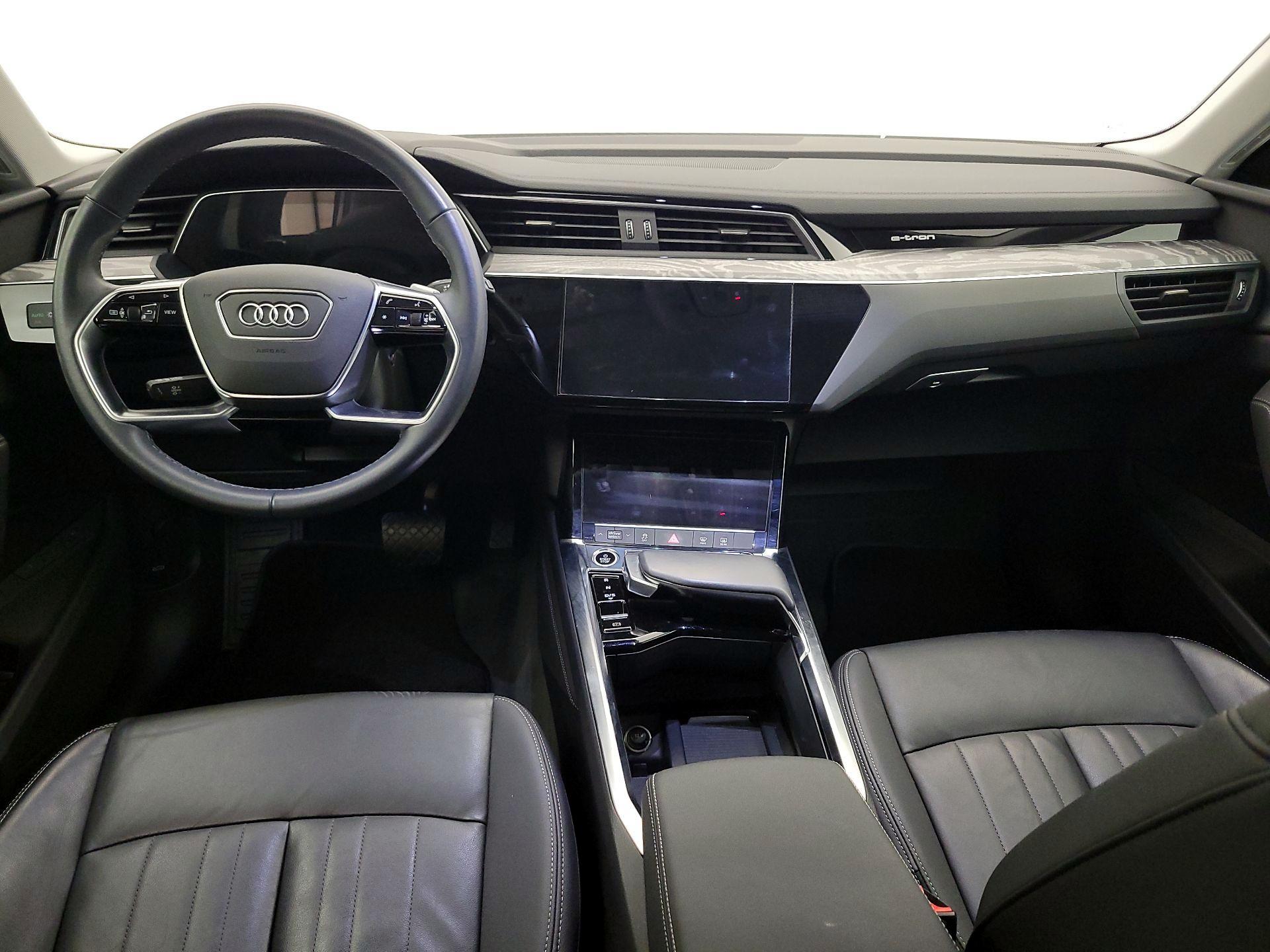 Thumbnail: 2022 Audi e-tron - 9