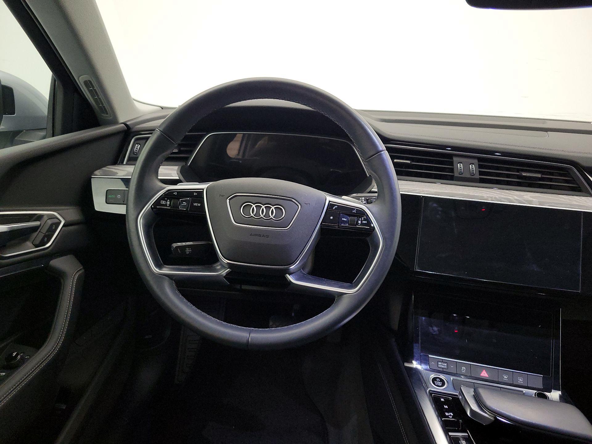 Thumbnail: 2022 Audi e-tron - 10