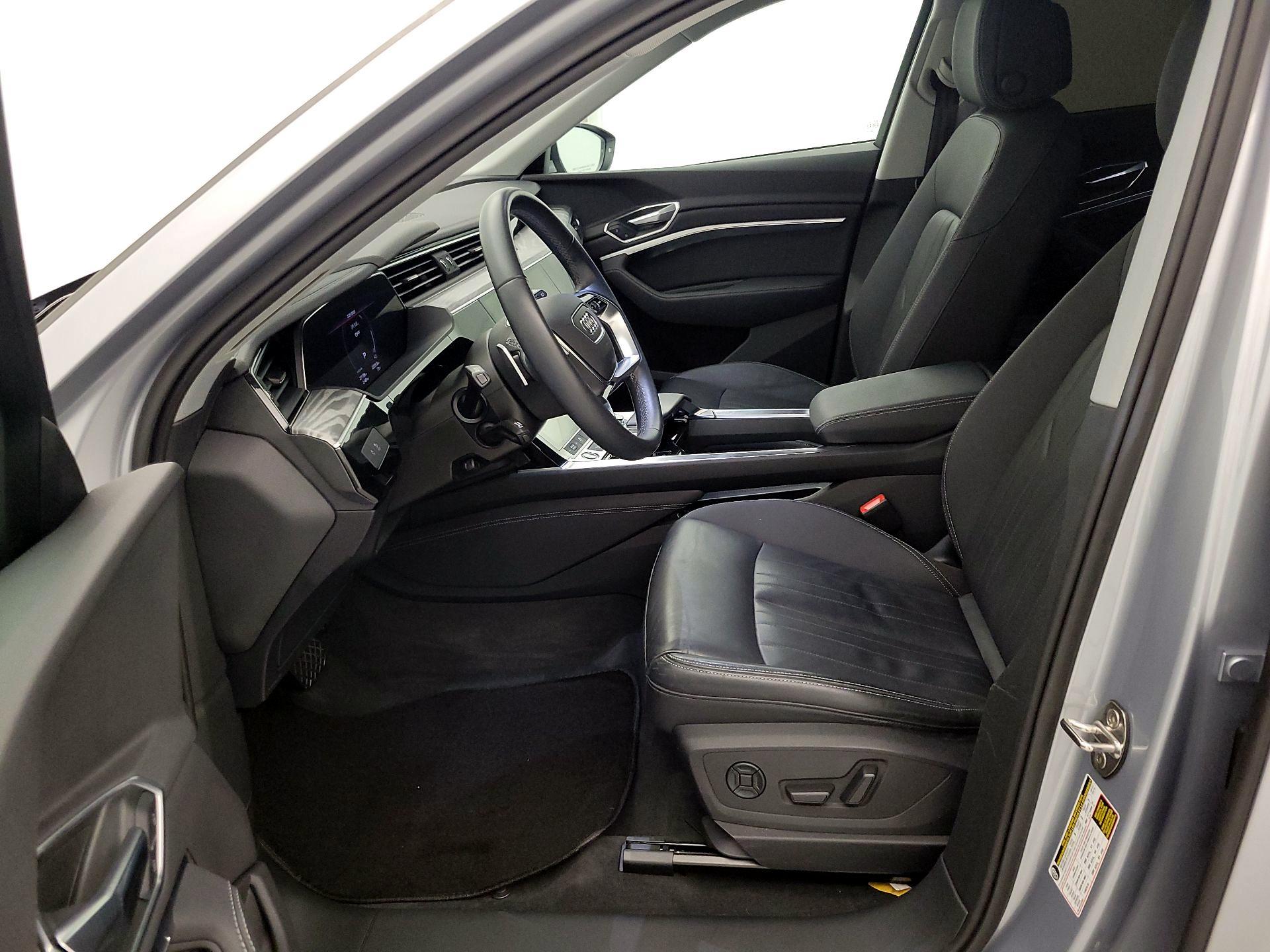 Thumbnail: 2022 Audi e-tron - 11