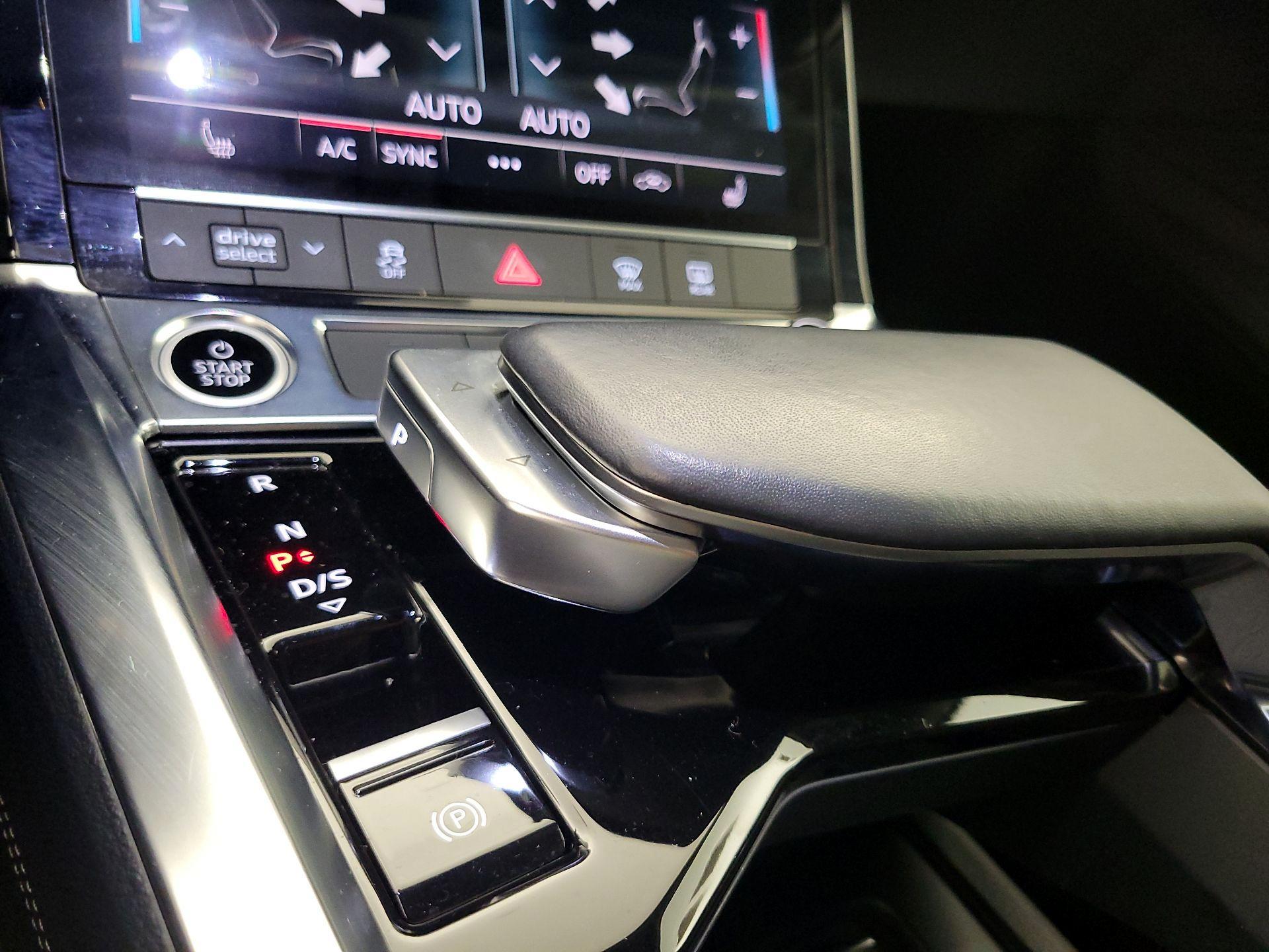 Thumbnail: 2022 Audi e-tron - 16