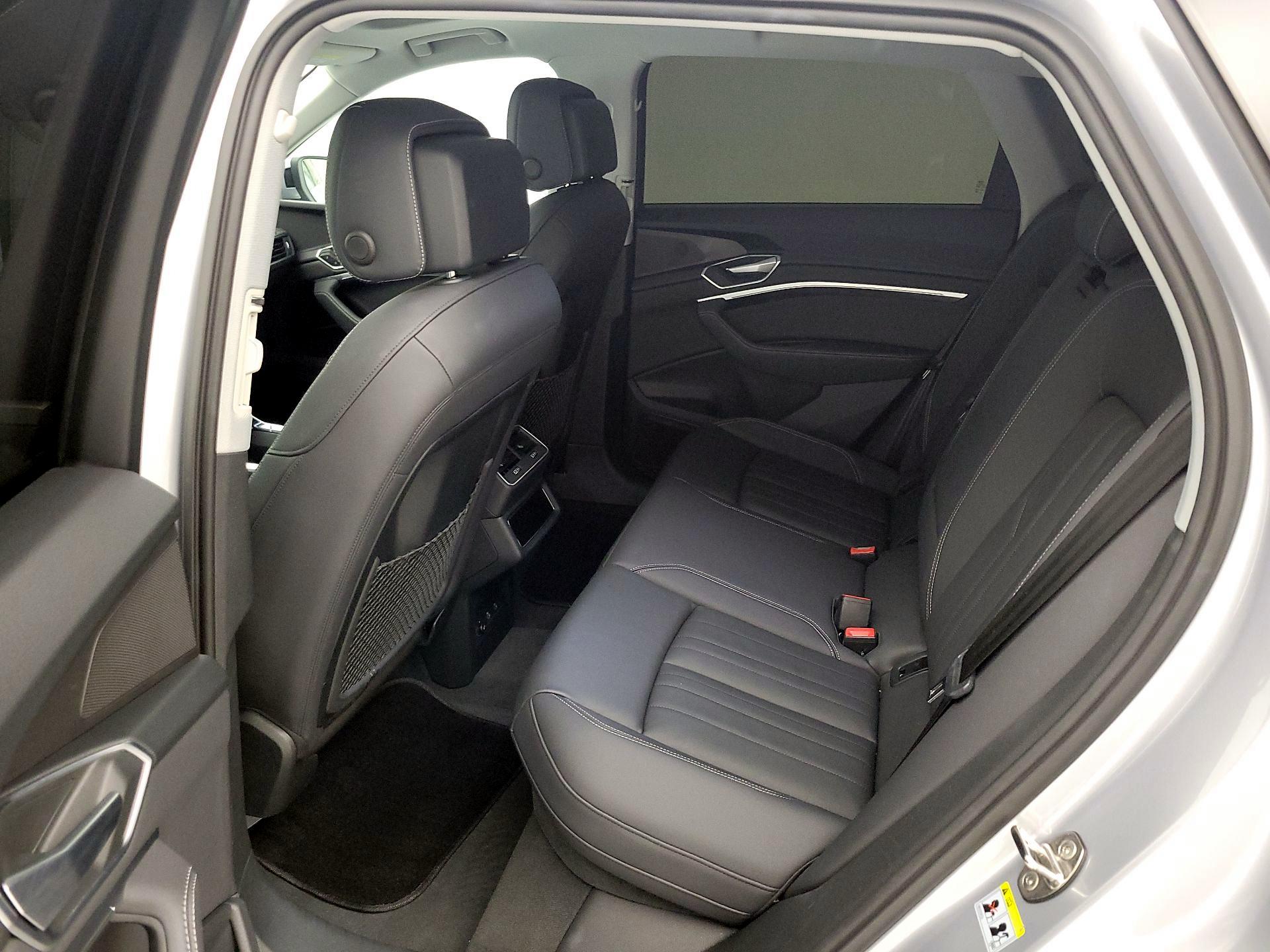 Thumbnail: 2022 Audi e-tron - 17