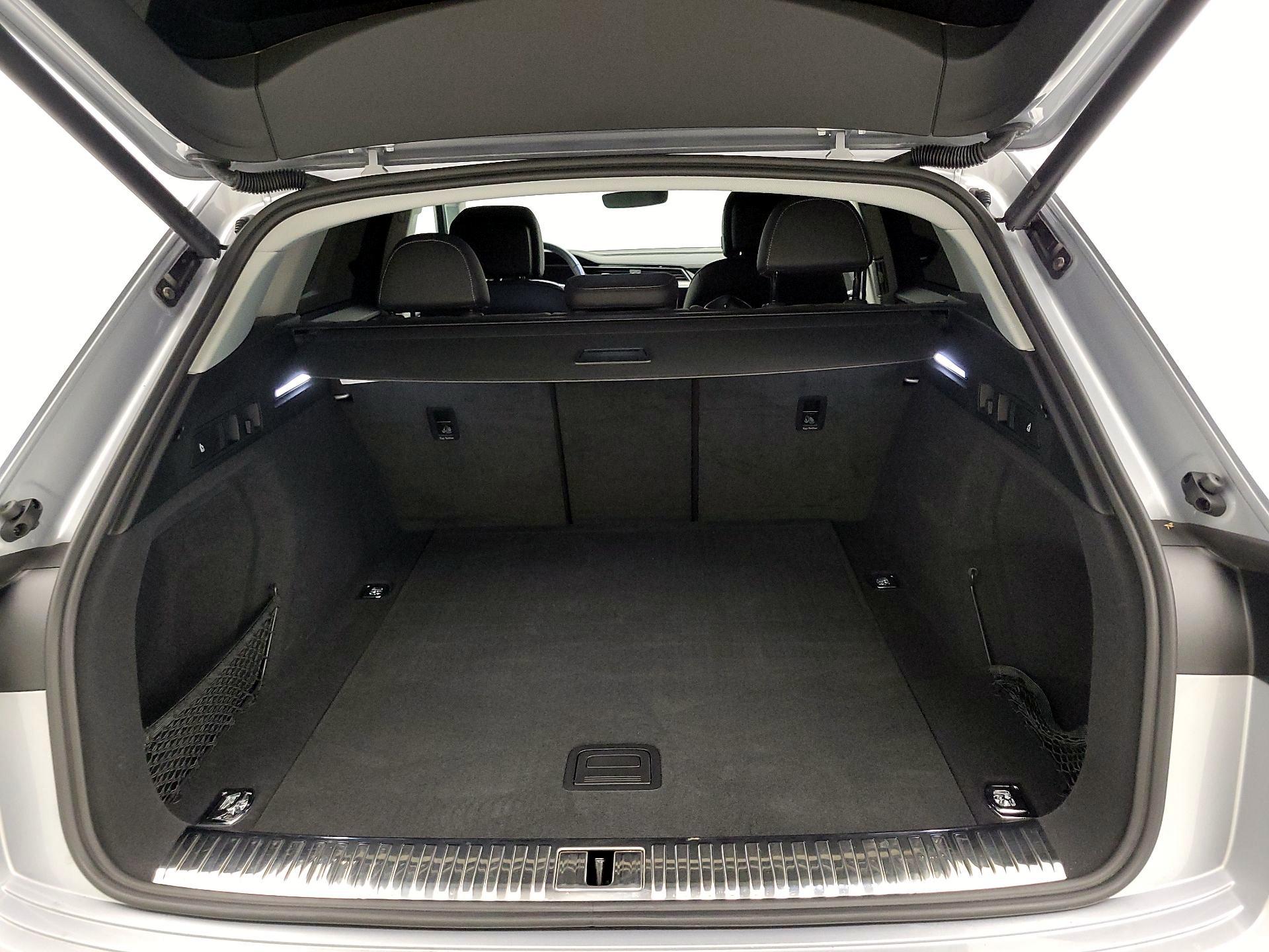 Thumbnail: 2022 Audi e-tron - 18