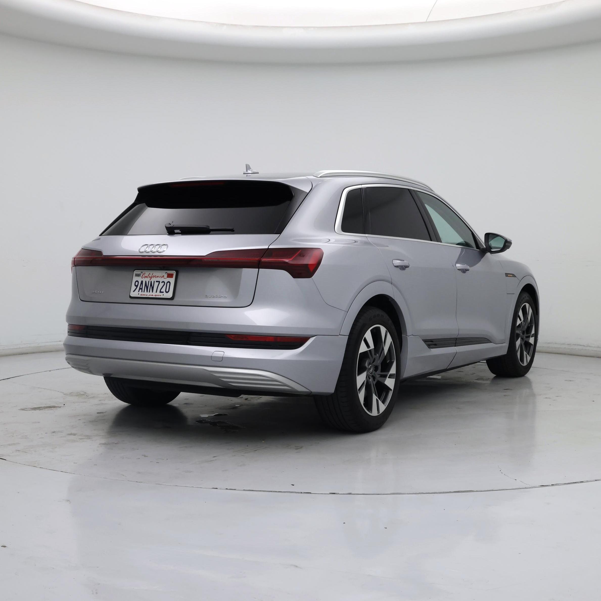 Thumbnail: 2022 Audi e-tron - 8