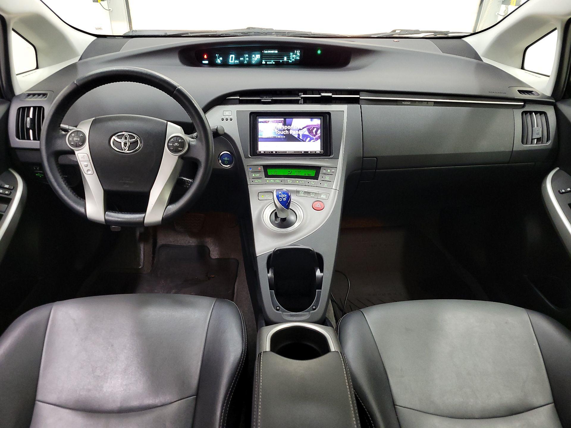 Thumbnail: 2015 Toyota Prius - 9