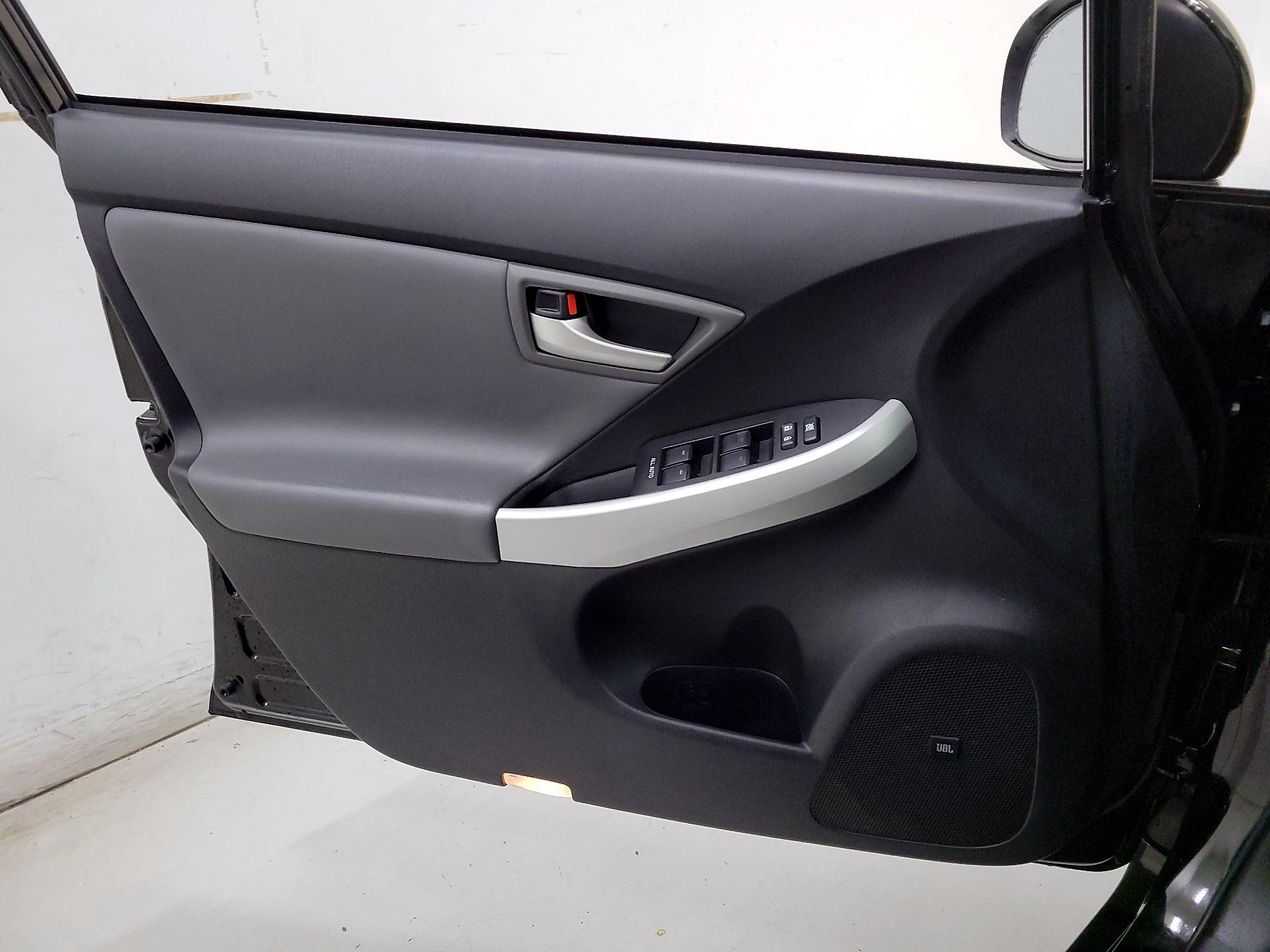 Thumbnail: 2015 Toyota Prius - 12