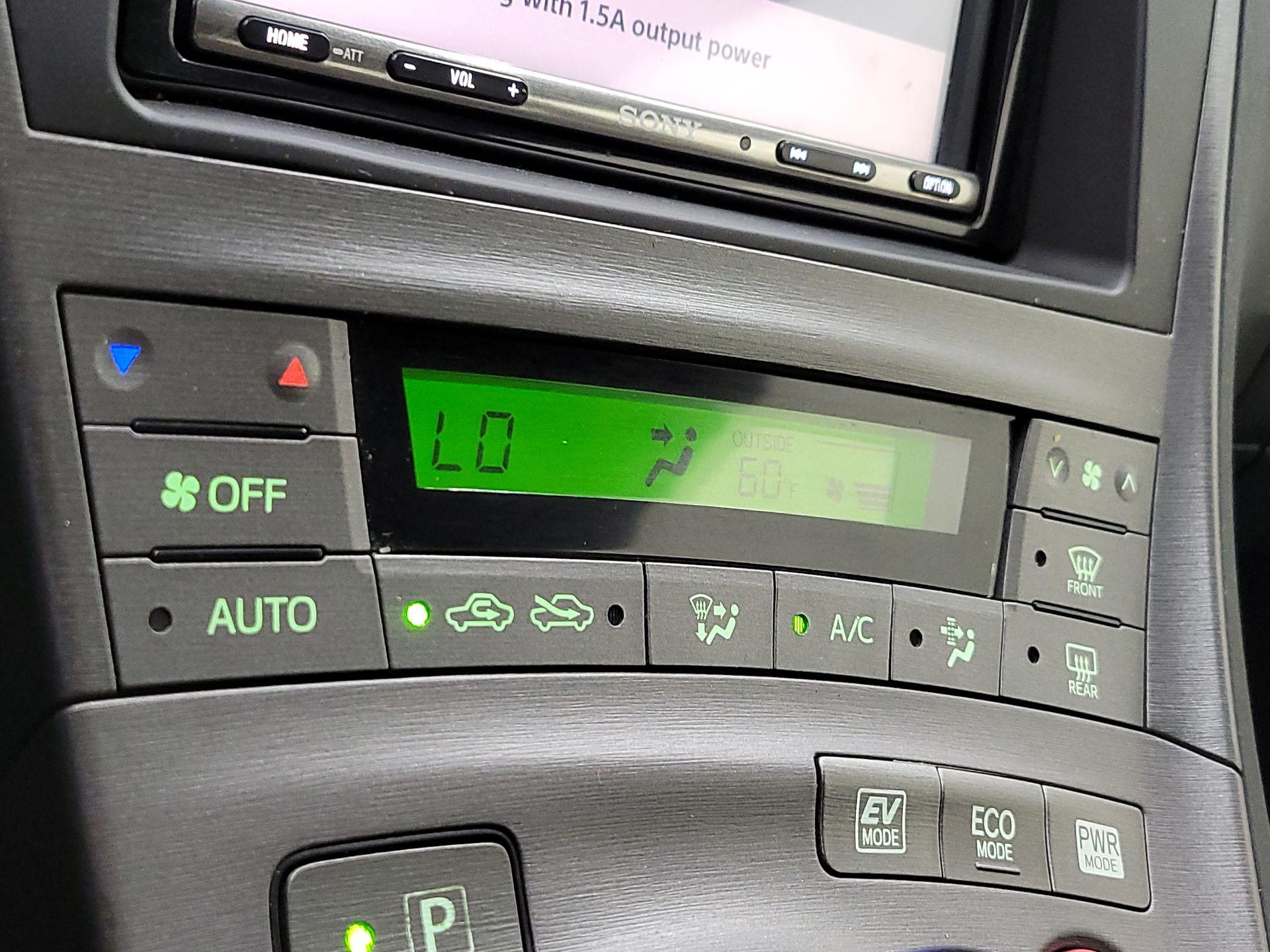 Thumbnail: 2015 Toyota Prius - 16