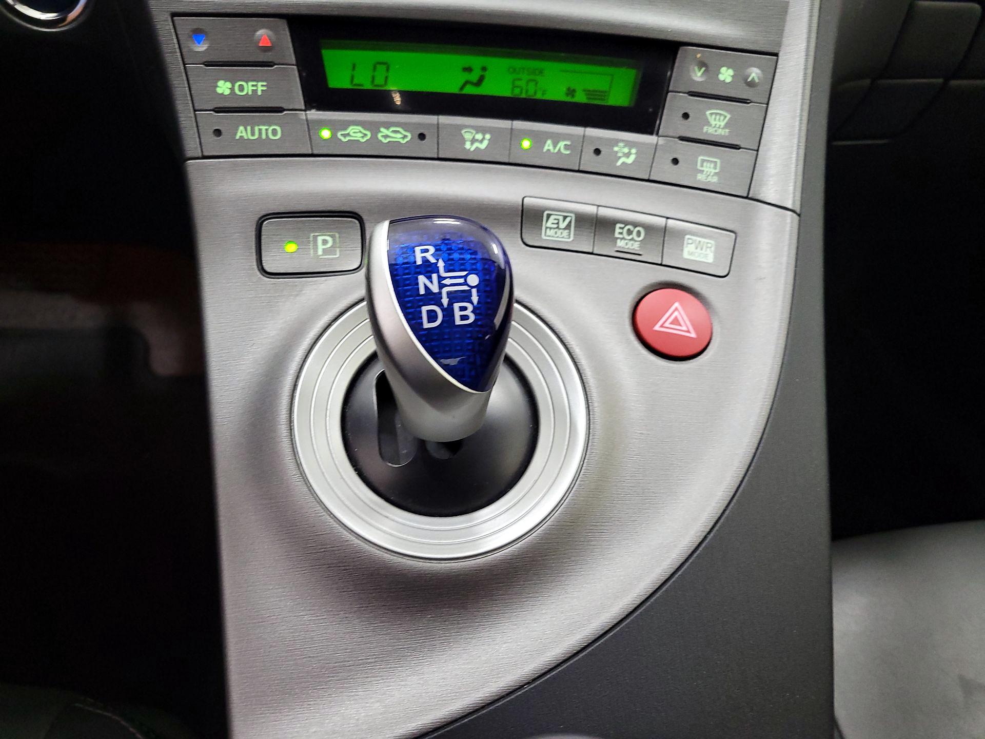 Thumbnail: 2015 Toyota Prius - 17