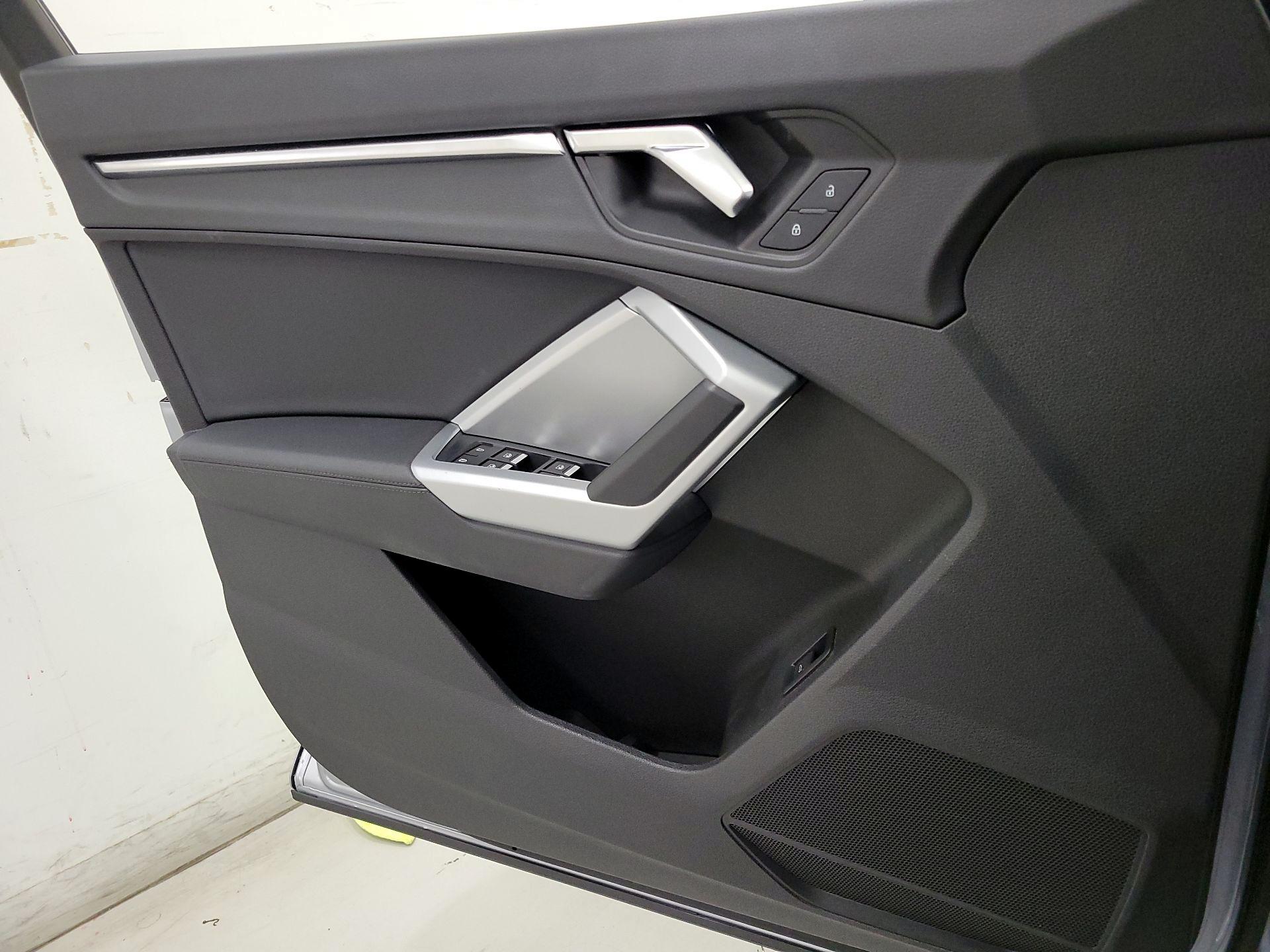 Thumbnail: 2019 Audi Q3 - 12