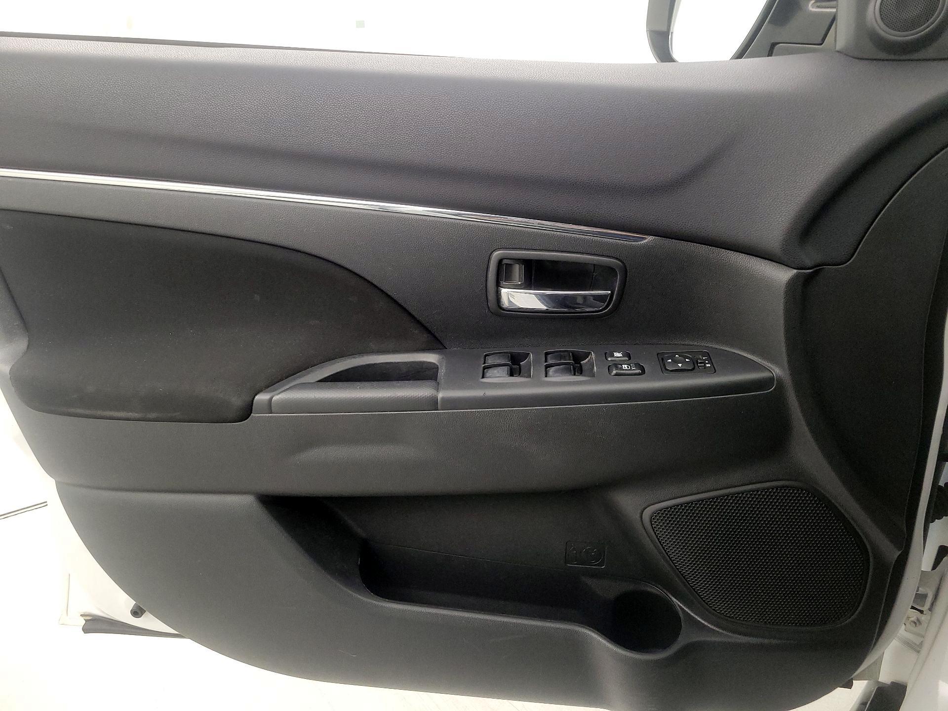 Thumbnail: 2017 Mitsubishi Outlander Sport - 12