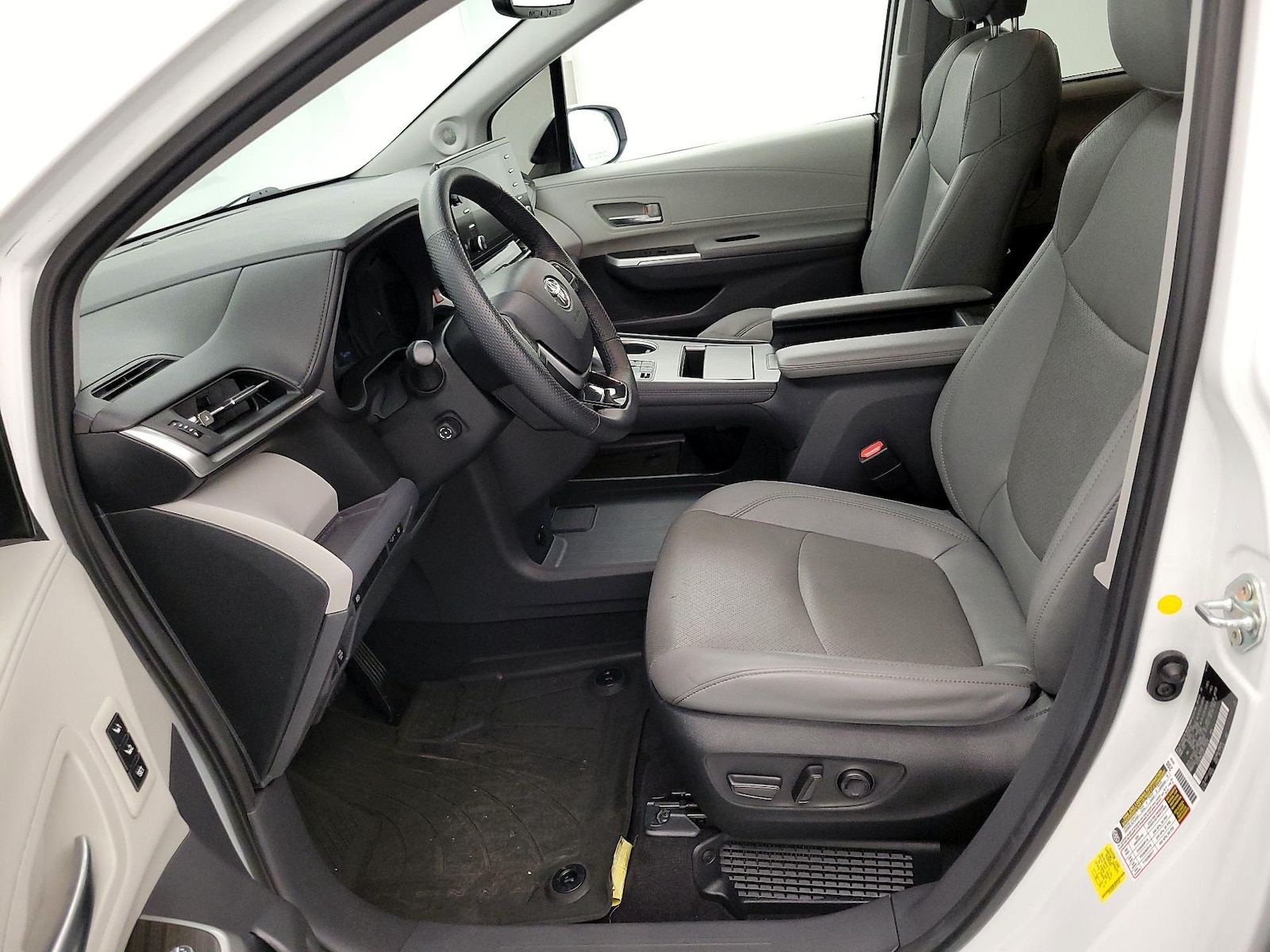 2023 Toyota Sienna Limited - Photo 12
