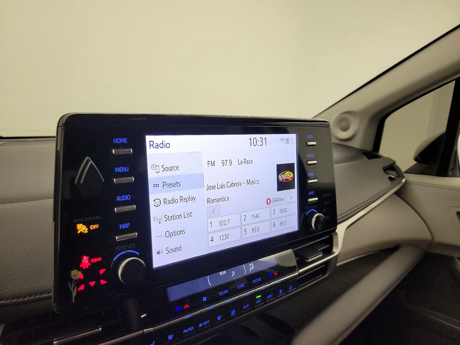 2023 Toyota Sienna Limited - Photo 17