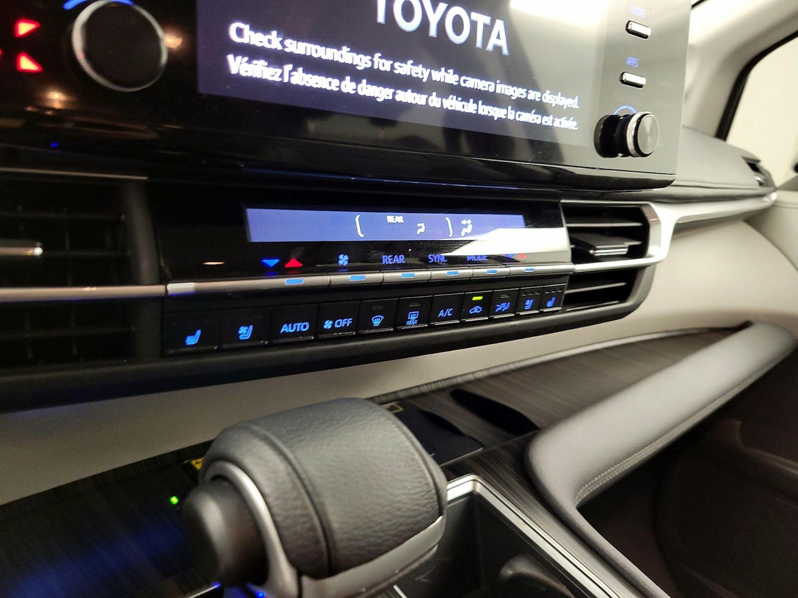2023 Toyota Sienna Limited - Photo 18