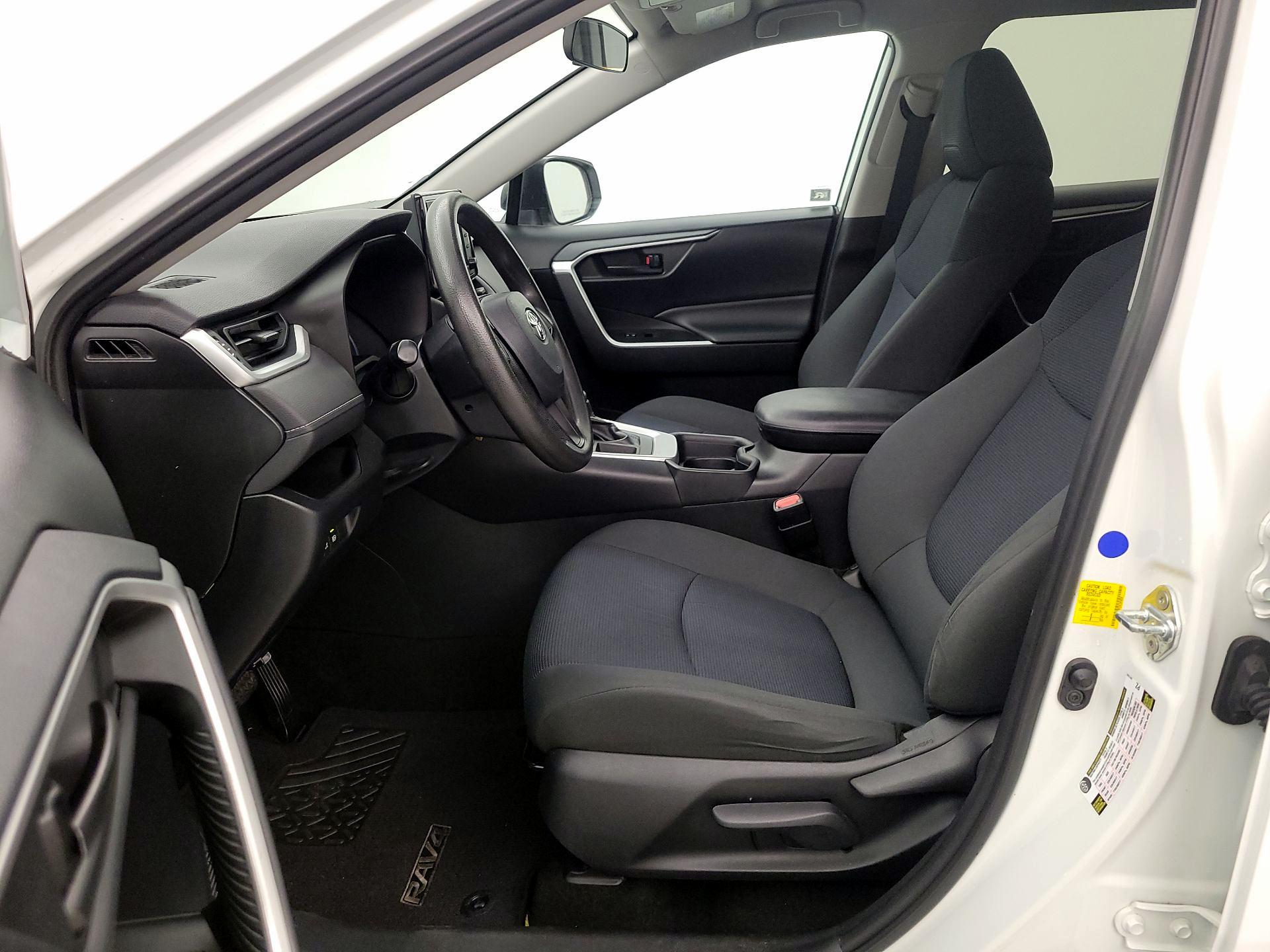 Thumbnail: 2019 Toyota RAV4 - 9