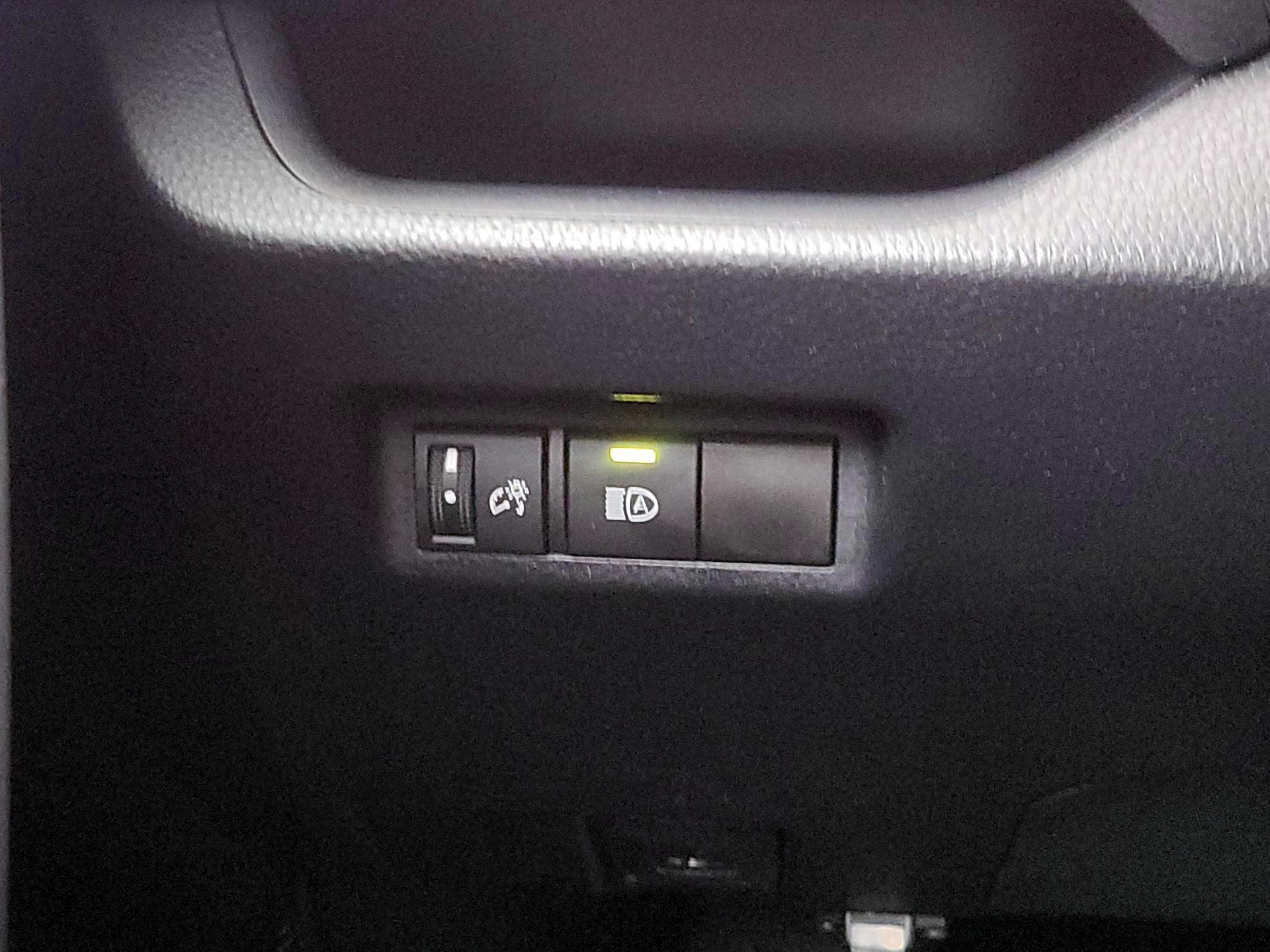 Thumbnail: 2019 Toyota RAV4 - 11