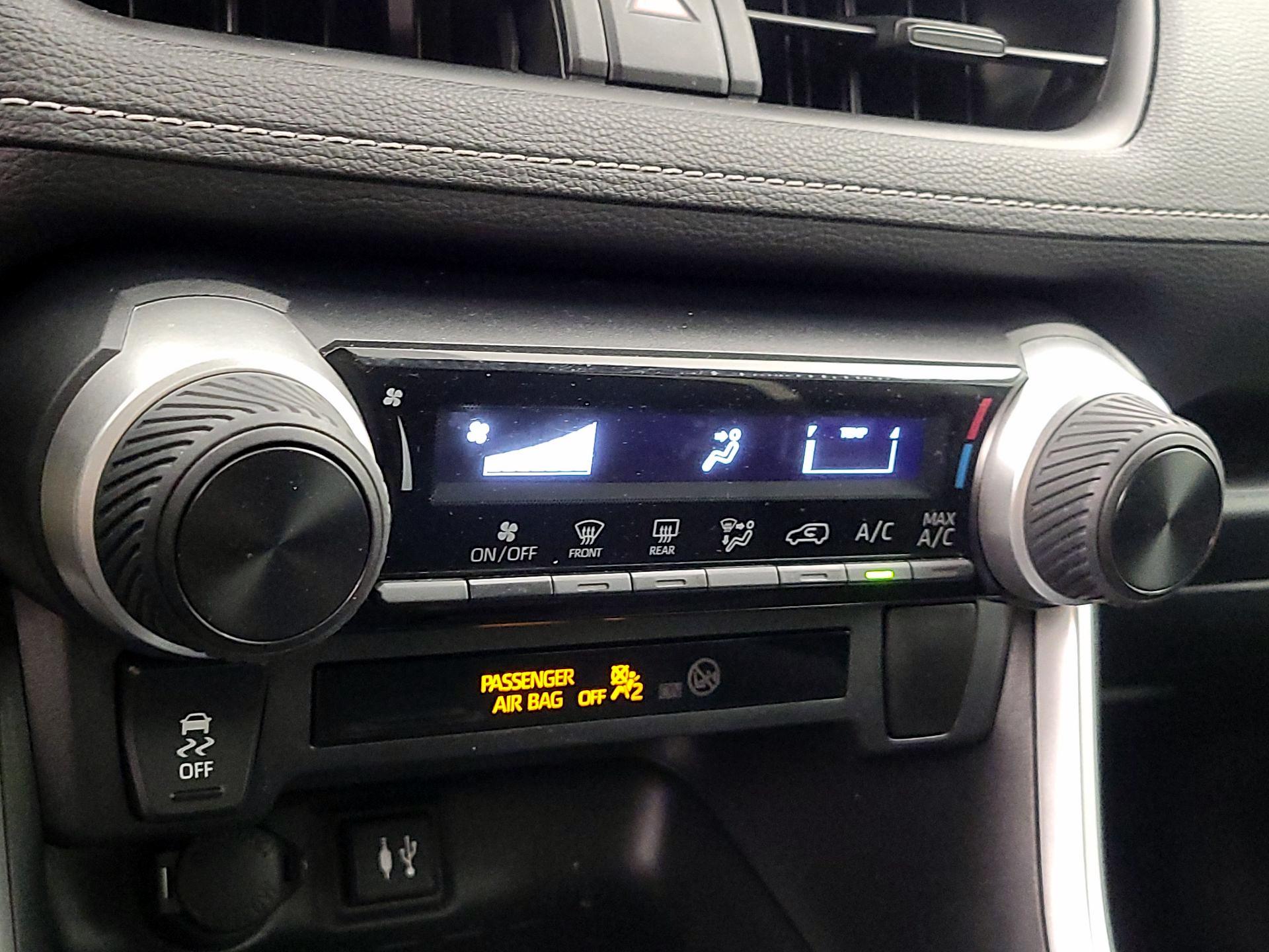 Thumbnail: 2019 Toyota RAV4 - 14