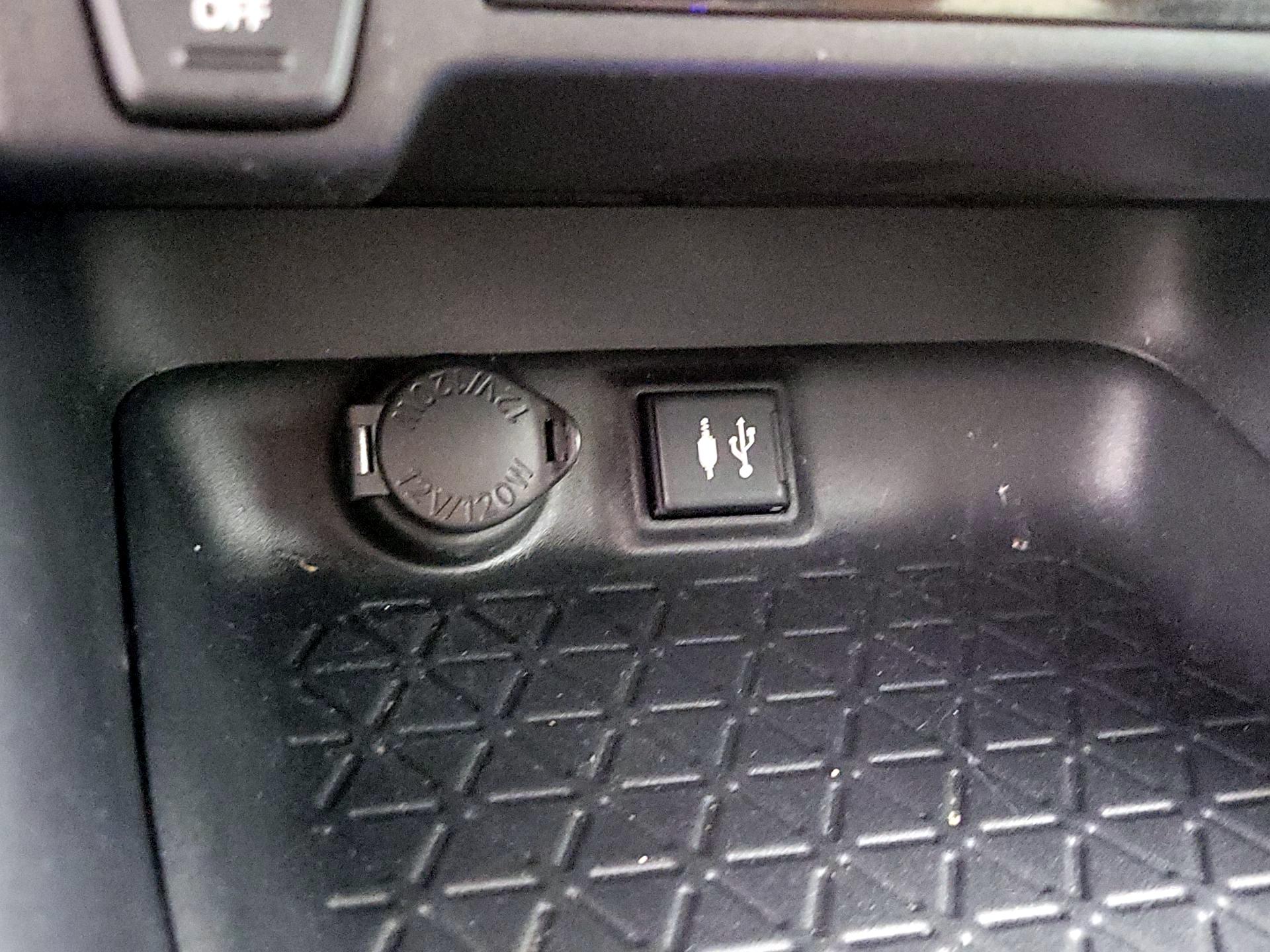 Thumbnail: 2019 Toyota RAV4 - 16