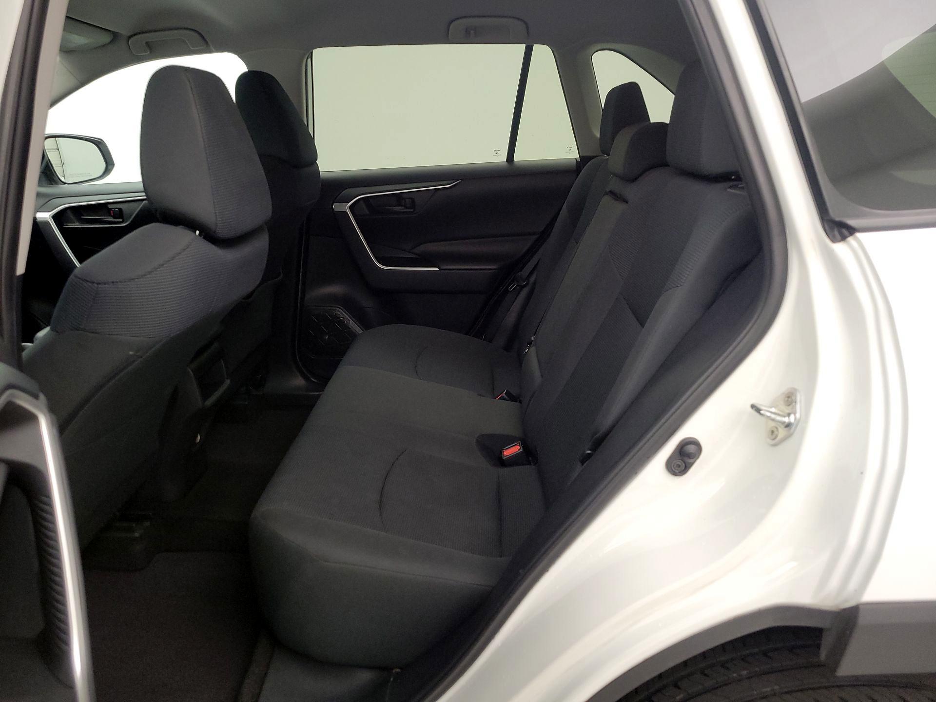 Thumbnail: 2019 Toyota RAV4 - 17