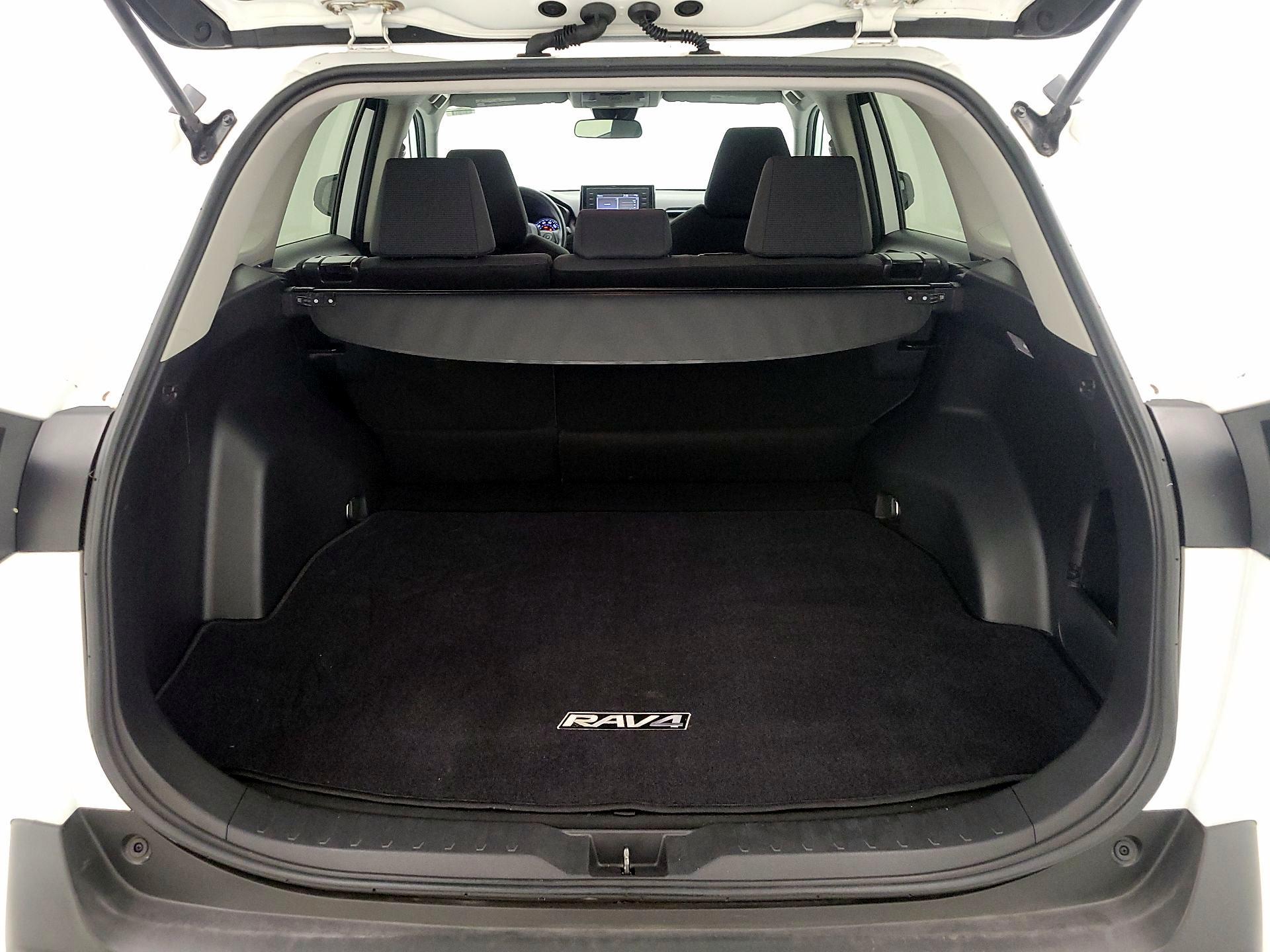 Thumbnail: 2019 Toyota RAV4 - 18