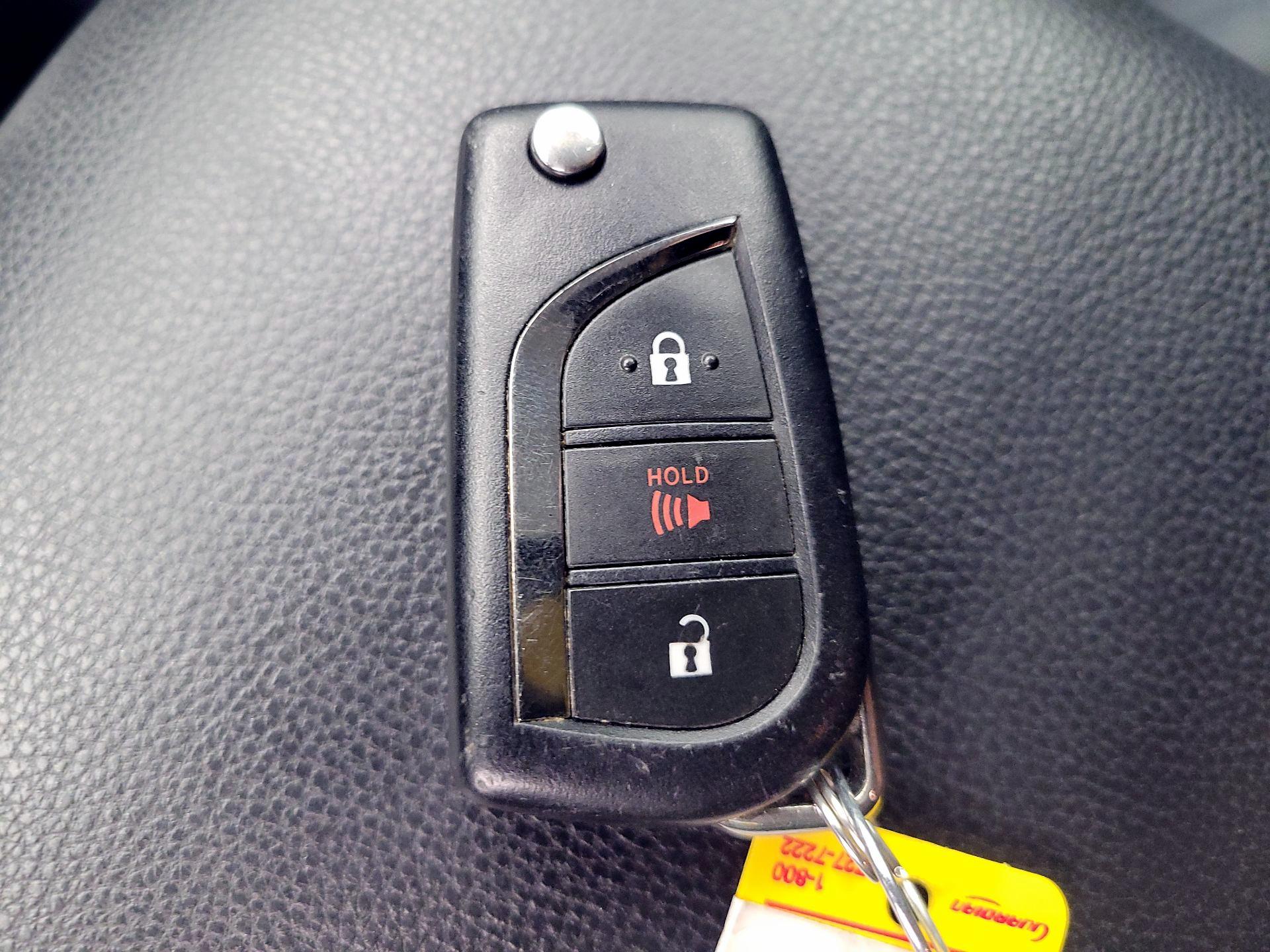 Thumbnail: 2019 Toyota RAV4 - 20