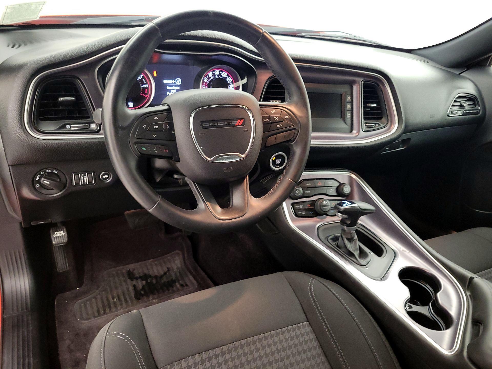 Thumbnail: 2017 Dodge Challenger - 9