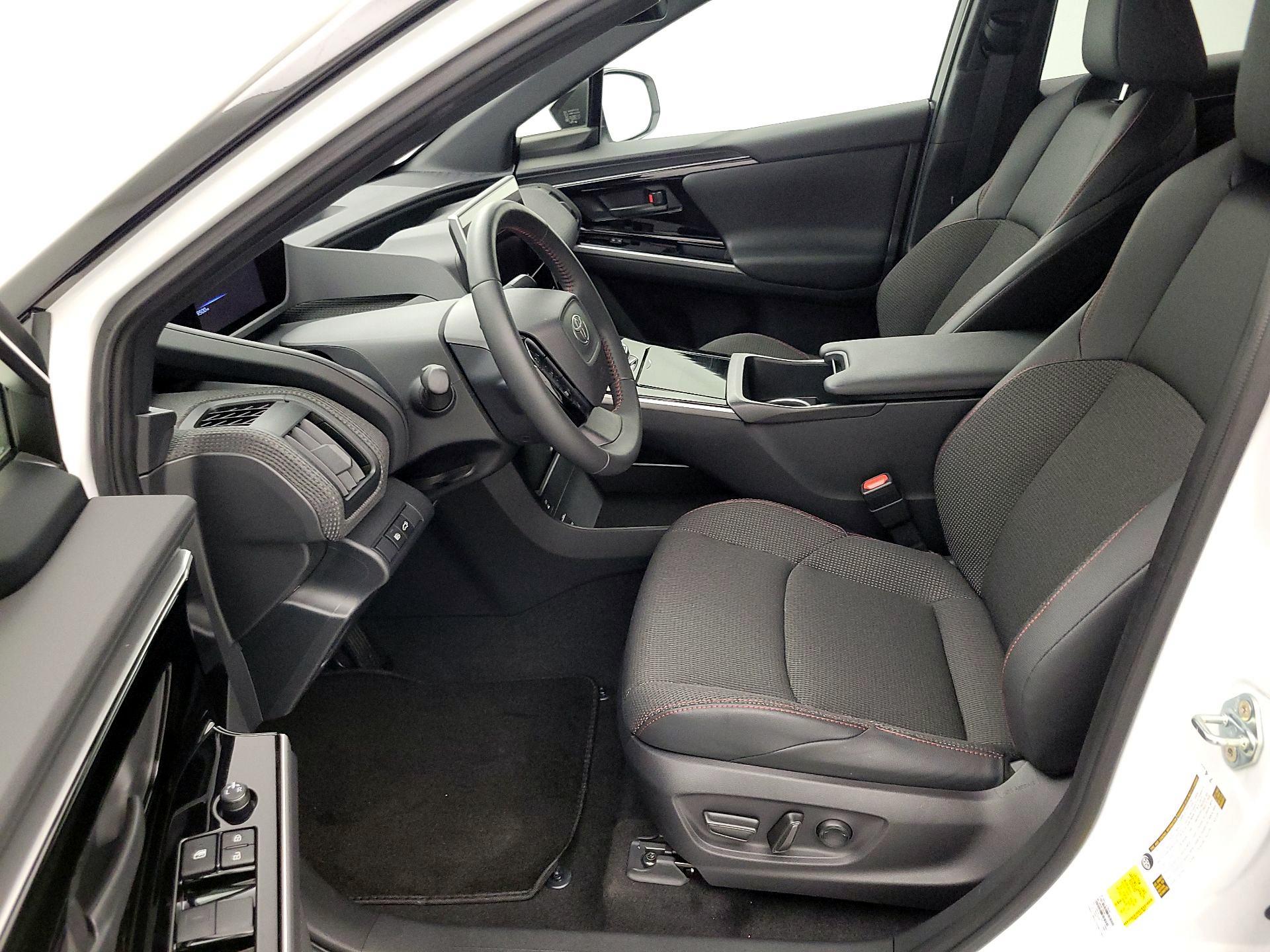 Thumbnail: 2025 Toyota bZ4X - 11