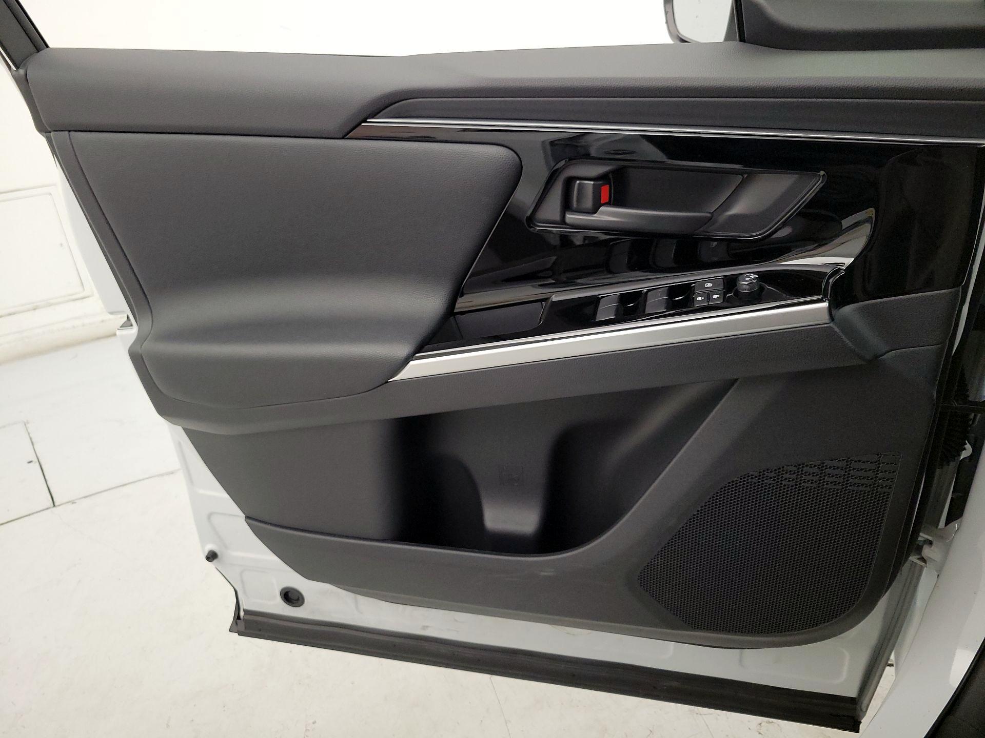 Thumbnail: 2025 Toyota bZ4X - 12