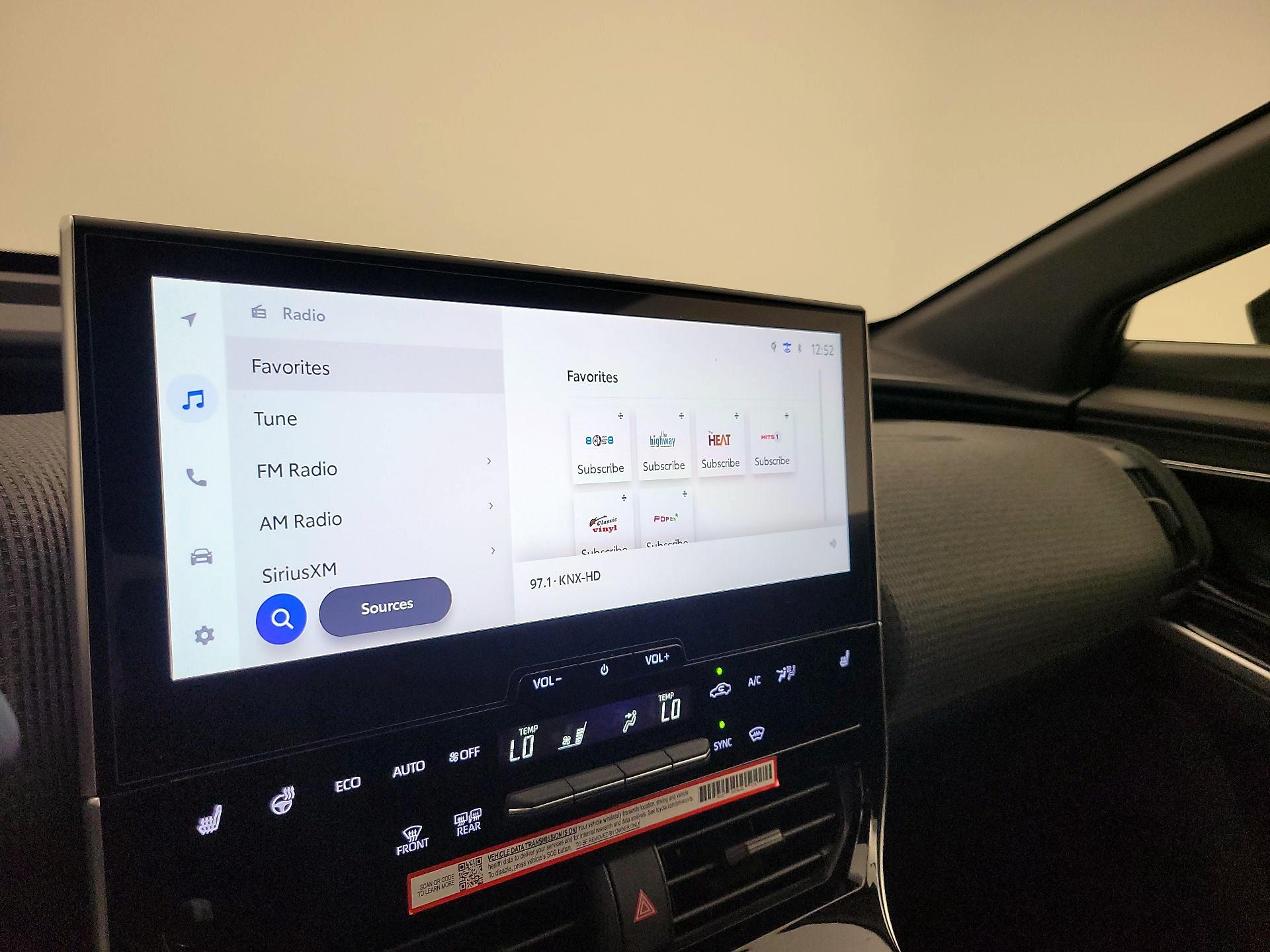 Thumbnail: 2025 Toyota bZ4X - 16