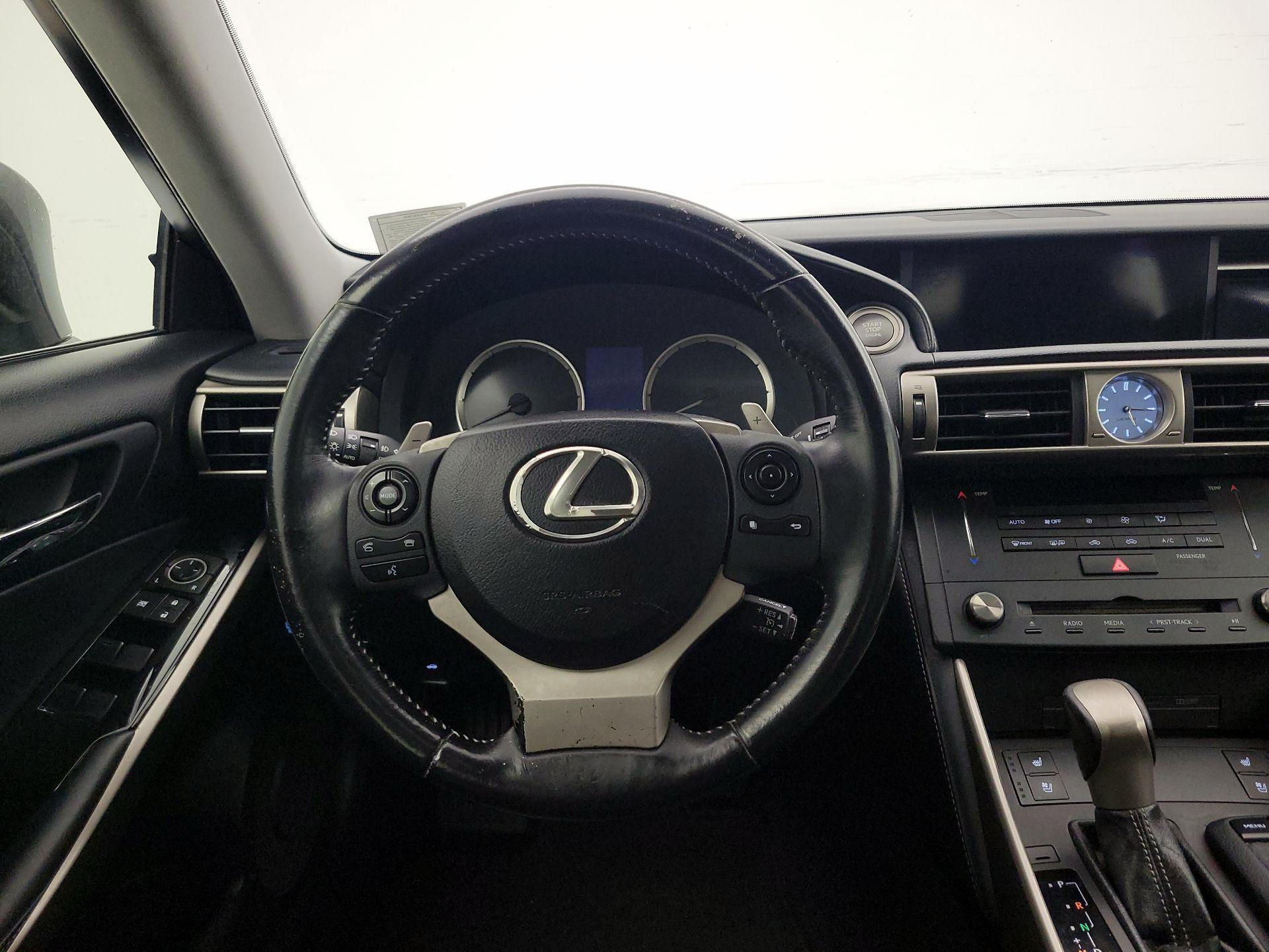 Thumbnail: 2016 Lexus IS - 10