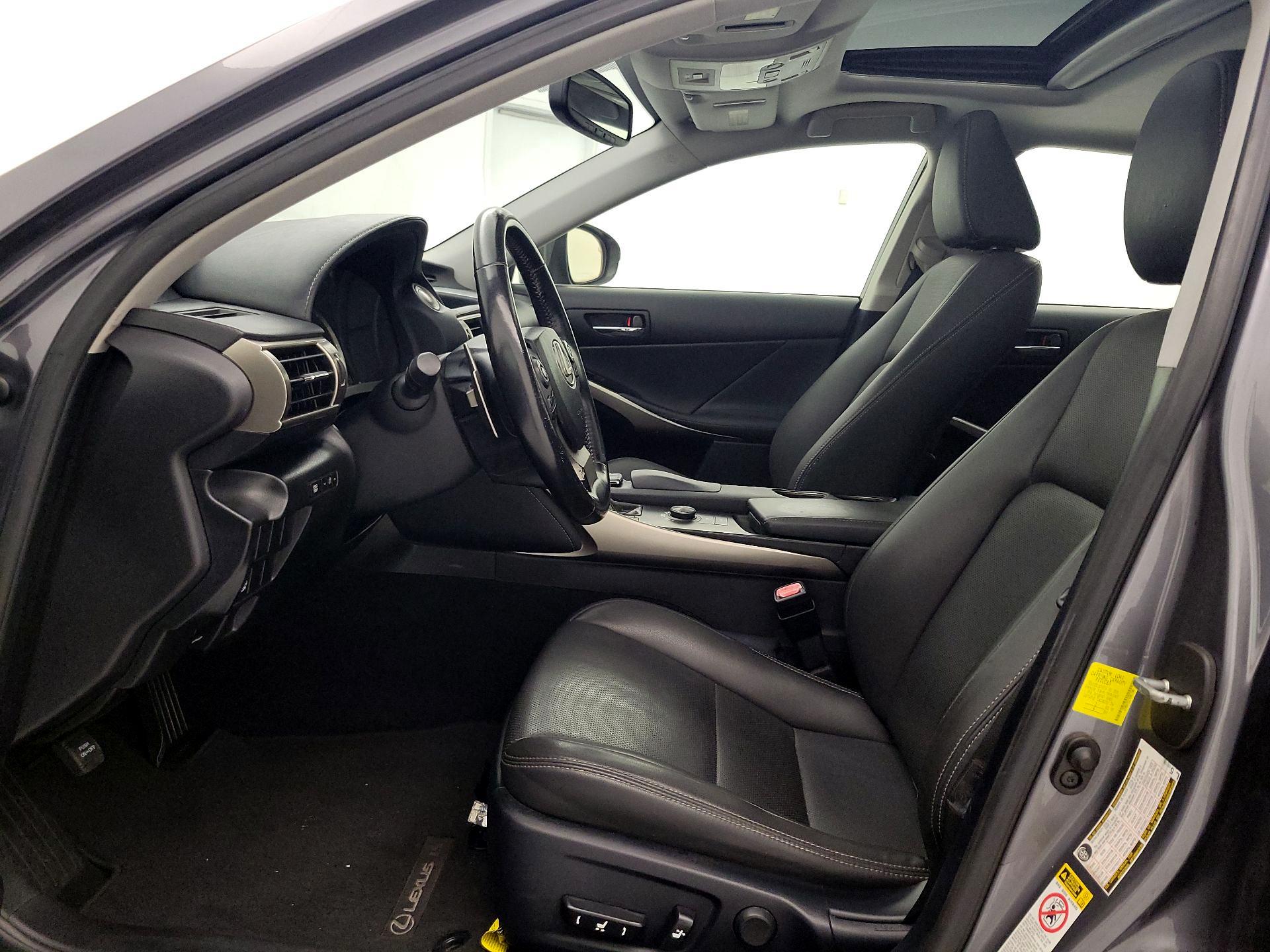 Thumbnail: 2016 Lexus IS - 11